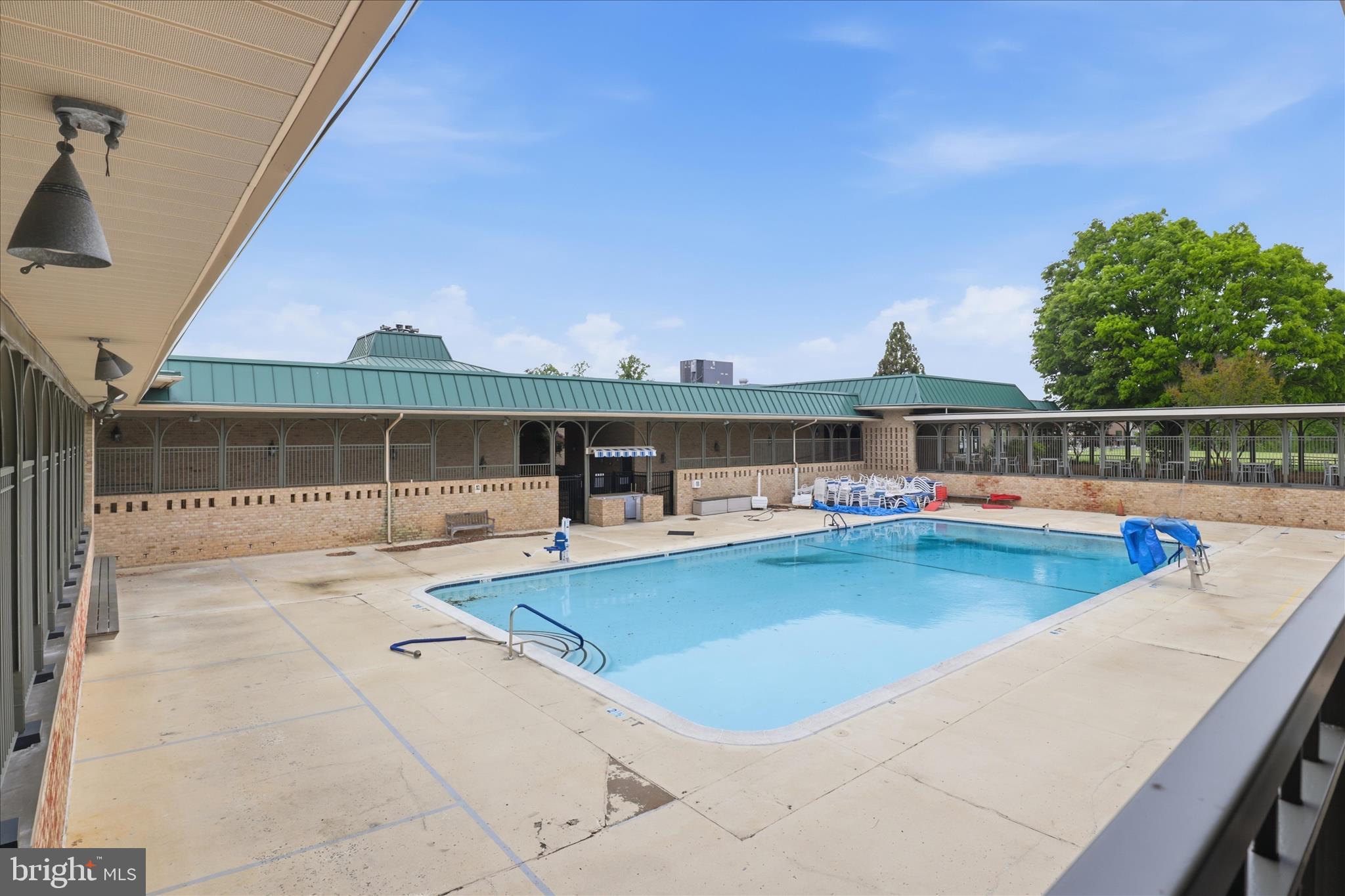LEISURE WORLD - Residential