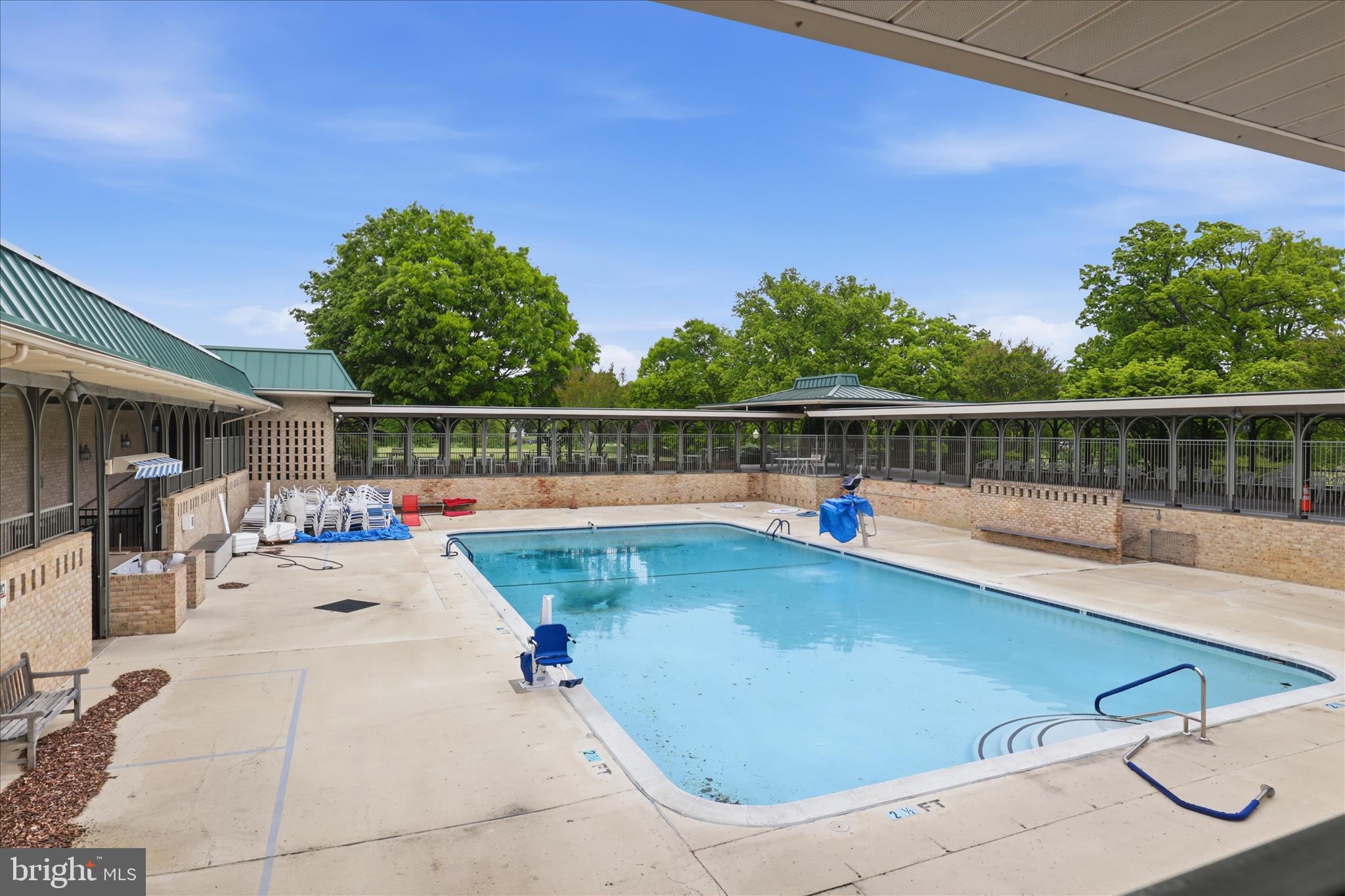 LEISURE WORLD - Residential
