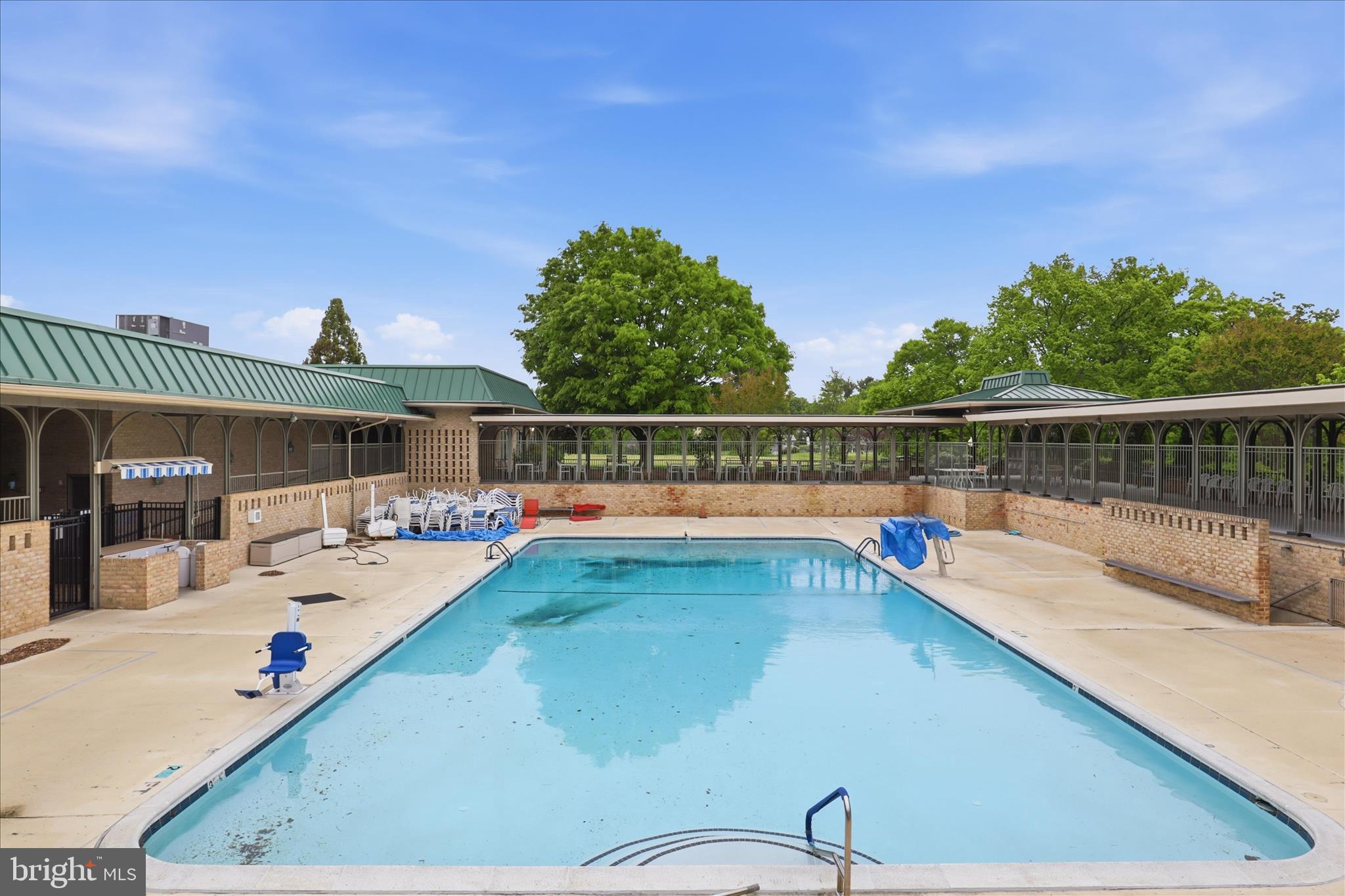 LEISURE WORLD - Residential