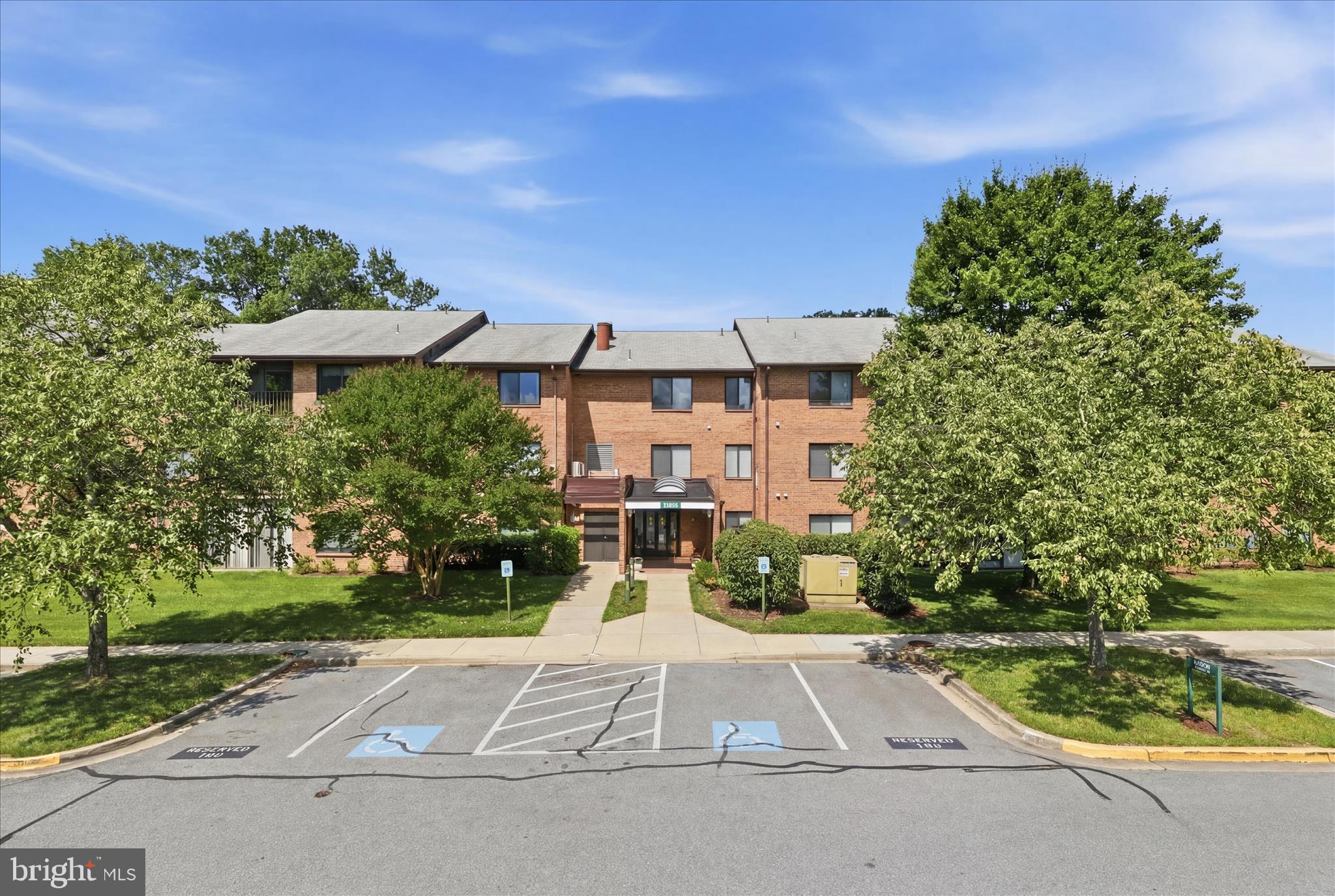 LEISURE WORLD - Residential
