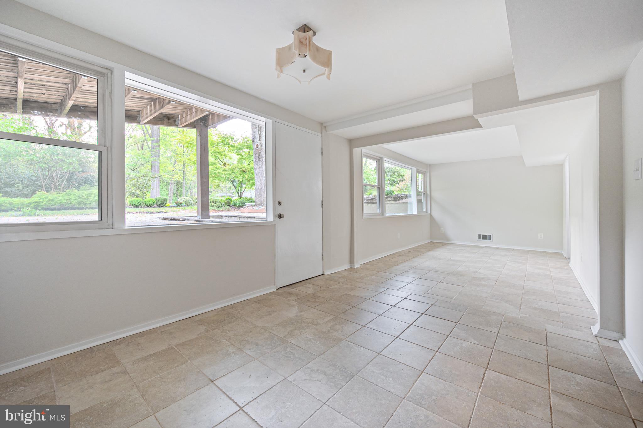 HOLLIN HILLS - Residential
