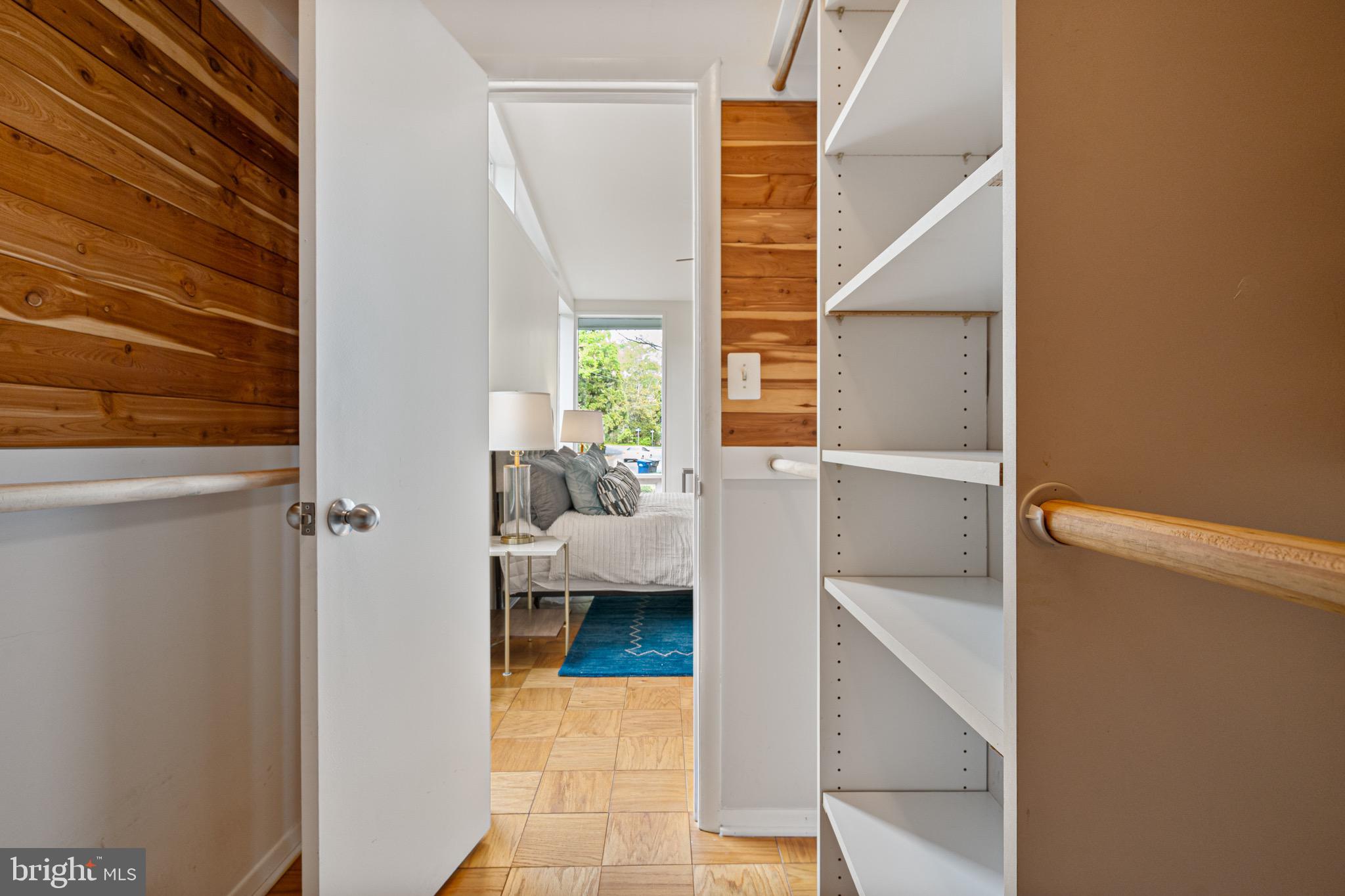 HOLLIN HILLS - Residential