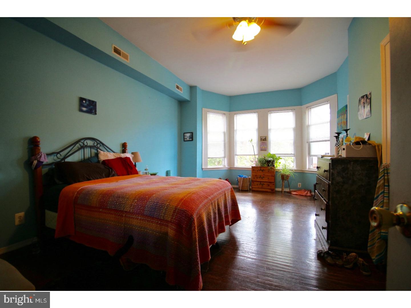 UNIVERSITY CITY - Residential Income