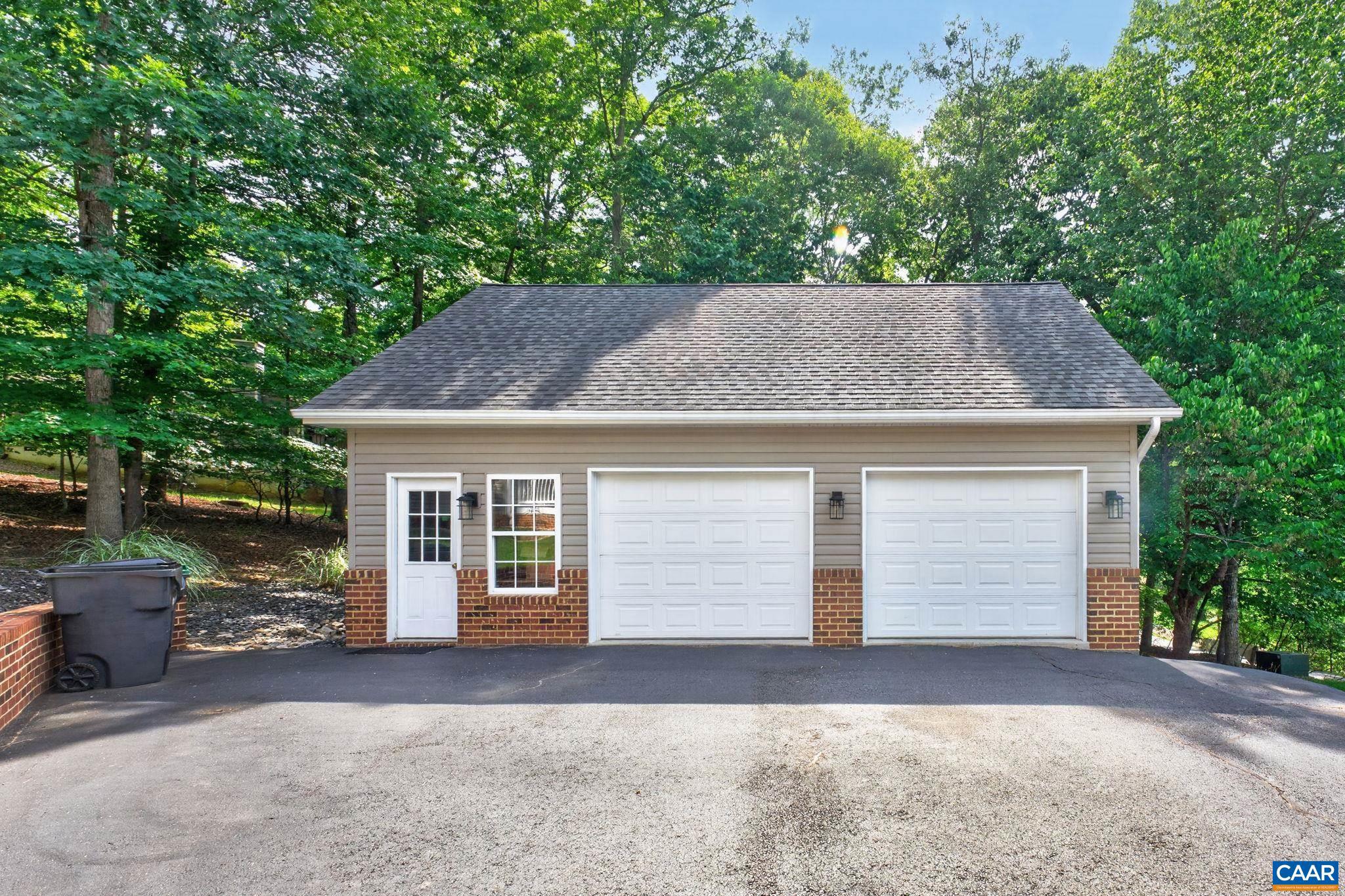 LAKE MONTICELLO - Residential