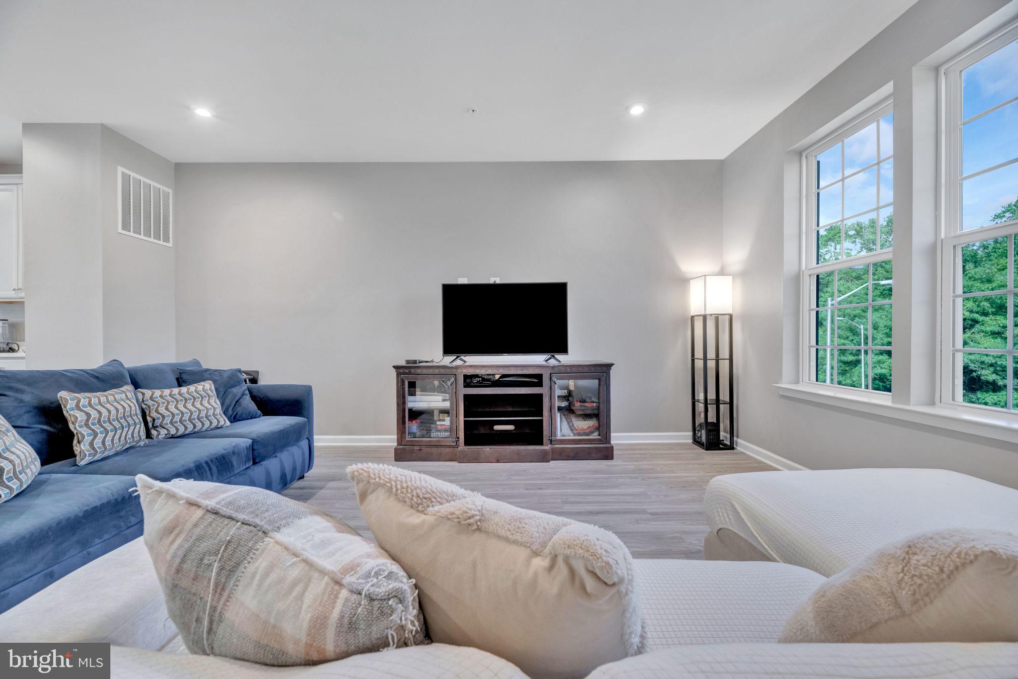 METRO POINTE - Residential Lease