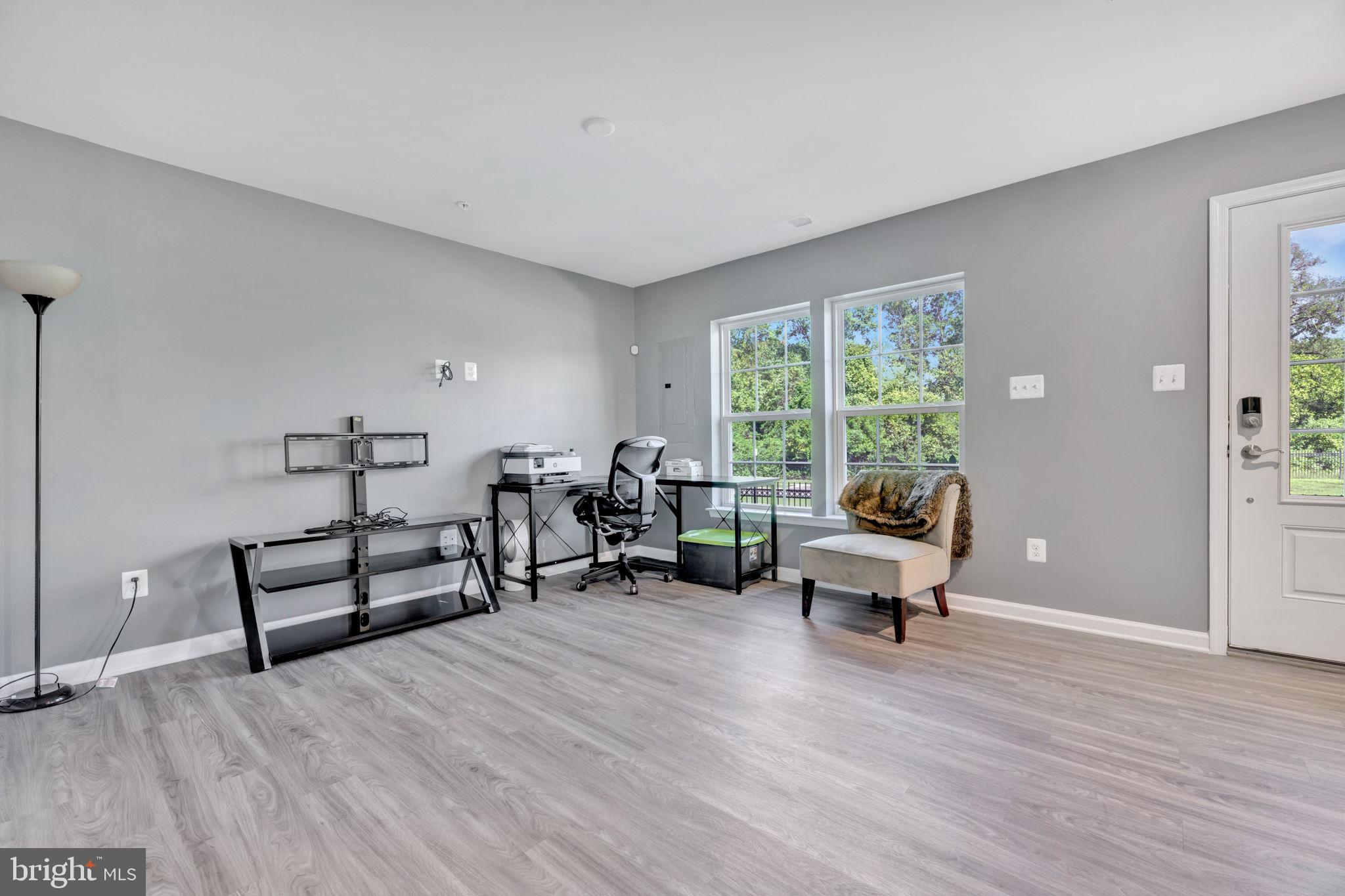 METRO POINTE - Residential Lease