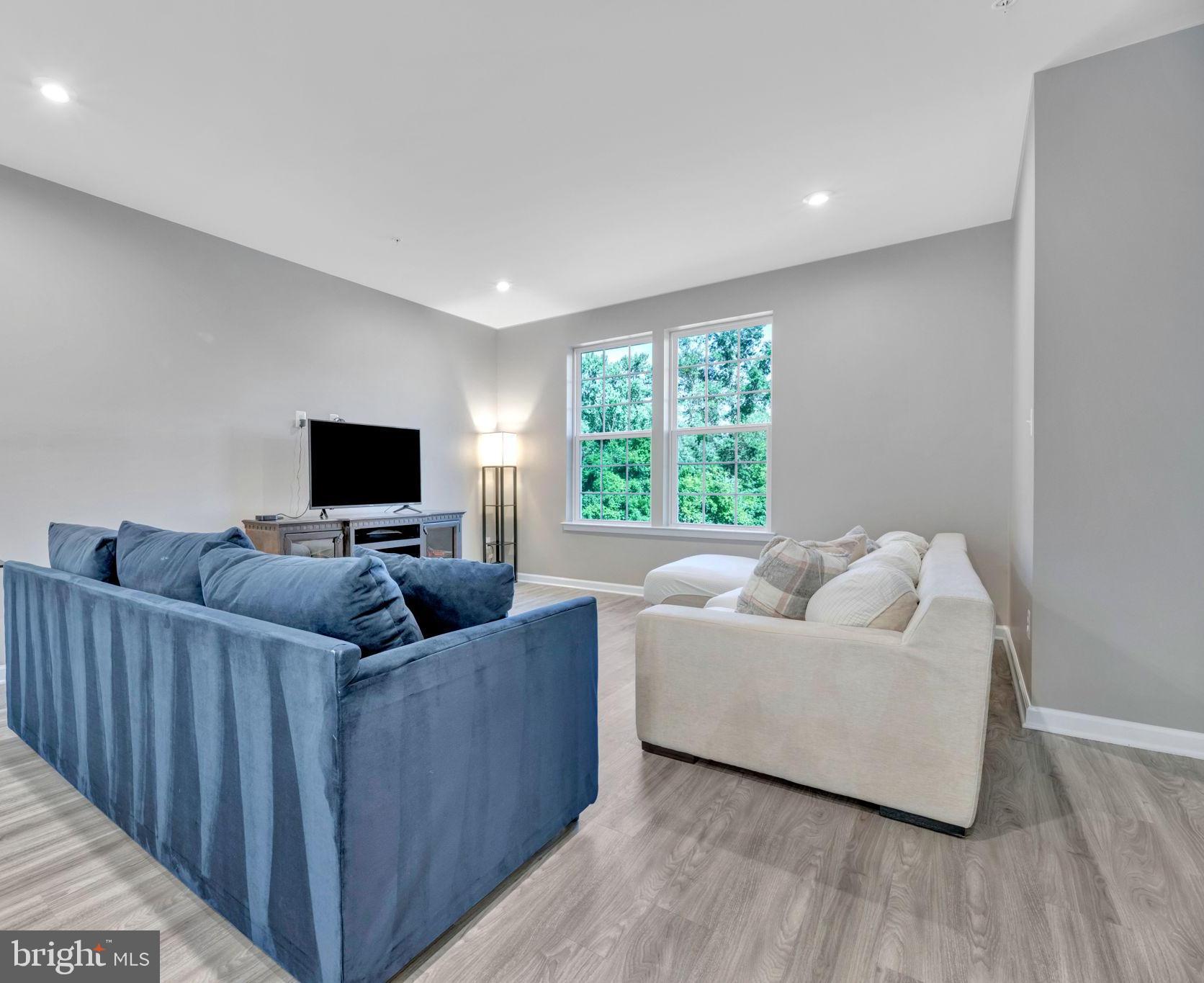 METRO POINTE - Residential Lease