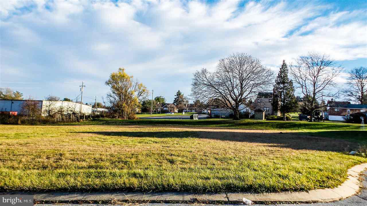 Investor Alert!!! Vacant land in high density zoning. Build your next 2 unit in a quiet cvl se-sal which is already established. Lot has a sentle slope - area is quiet & well cared for b t owners nearby, over .6 acres! Dimensions are 42.4 x 157.9 x 183.2 x 178 x 92.