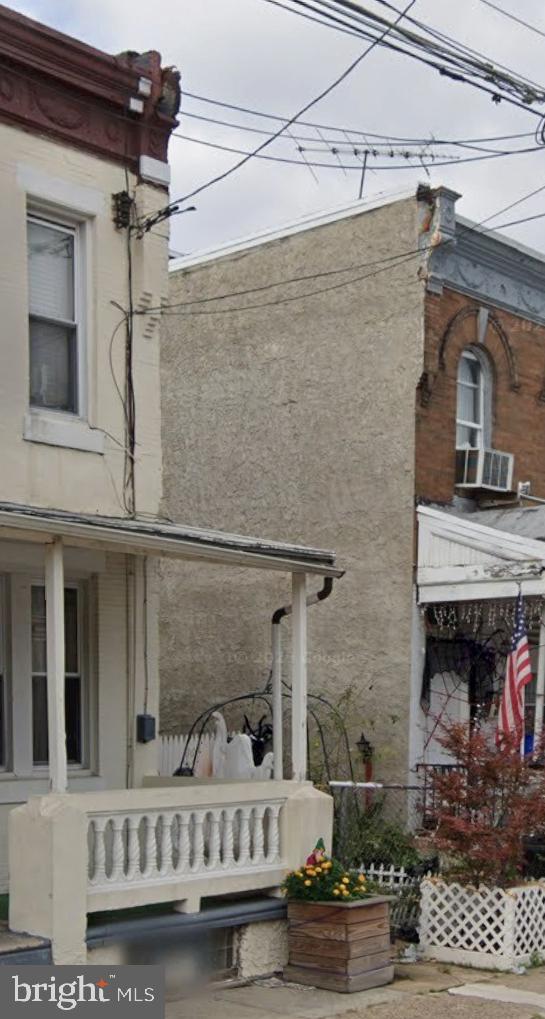 Very deep 14.5x100 ft (1450 sq ft) lot in the quickly developing Port Richmond section of Philadelphia, only a couple blocks off of Frankford and Lehigh ave. This vacant lot abuts to the brand new warehouse conversion 'Jasper Studios'. Great development opportunity. Drive by today.
