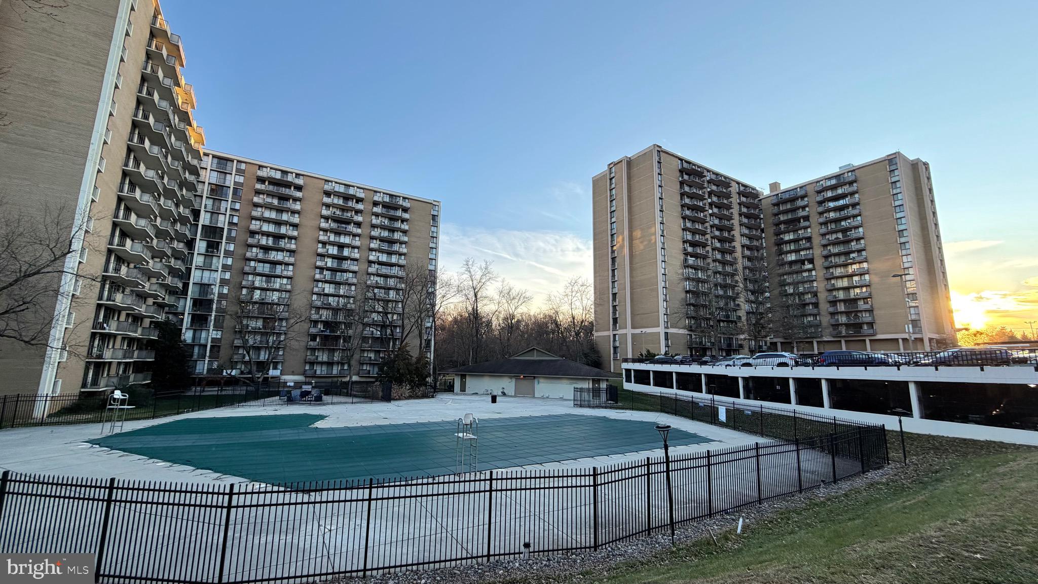 TOWERS IN WESTCHESTER PARK - Residential