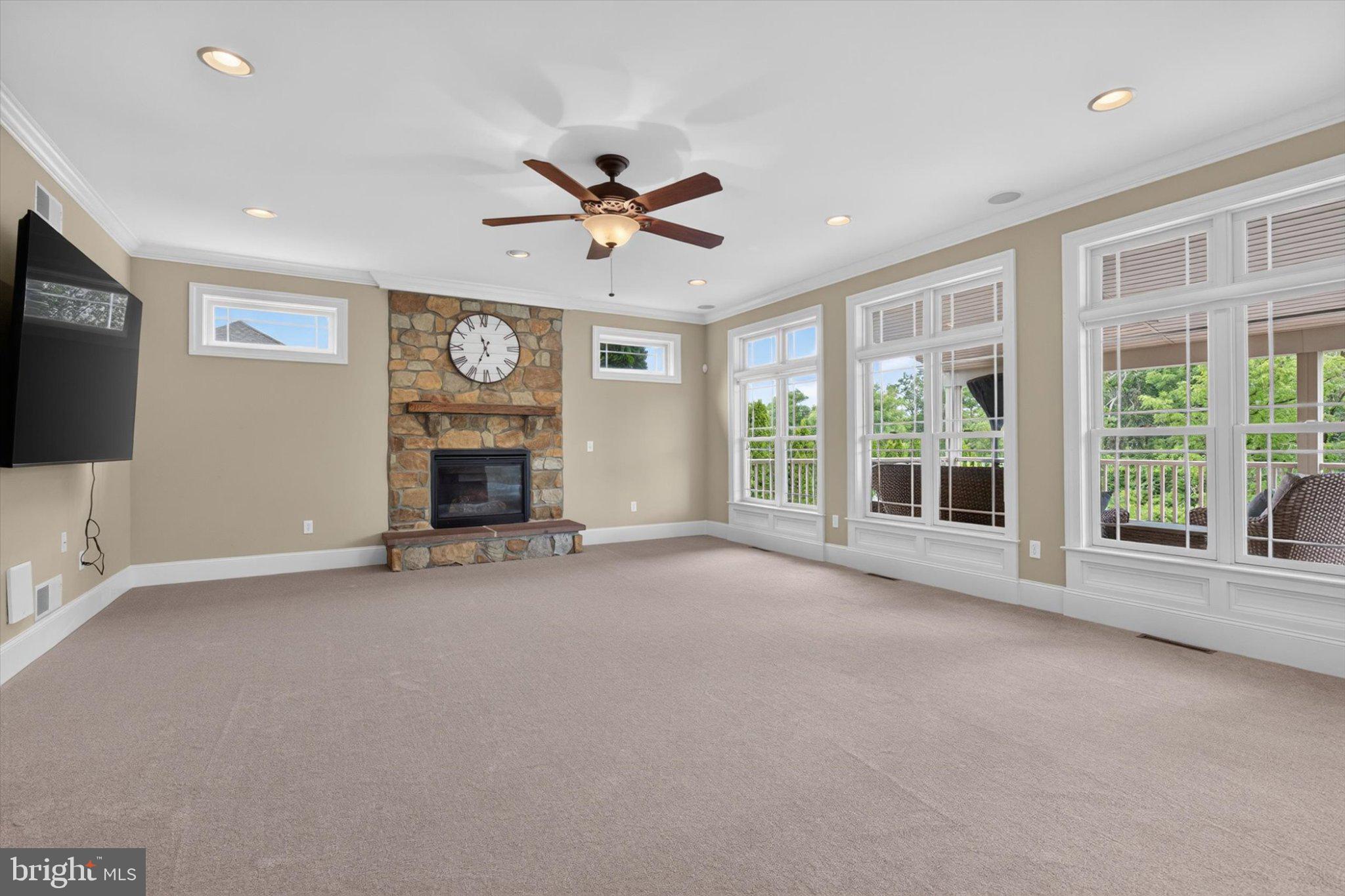 DEAVEN WOODS - Residential