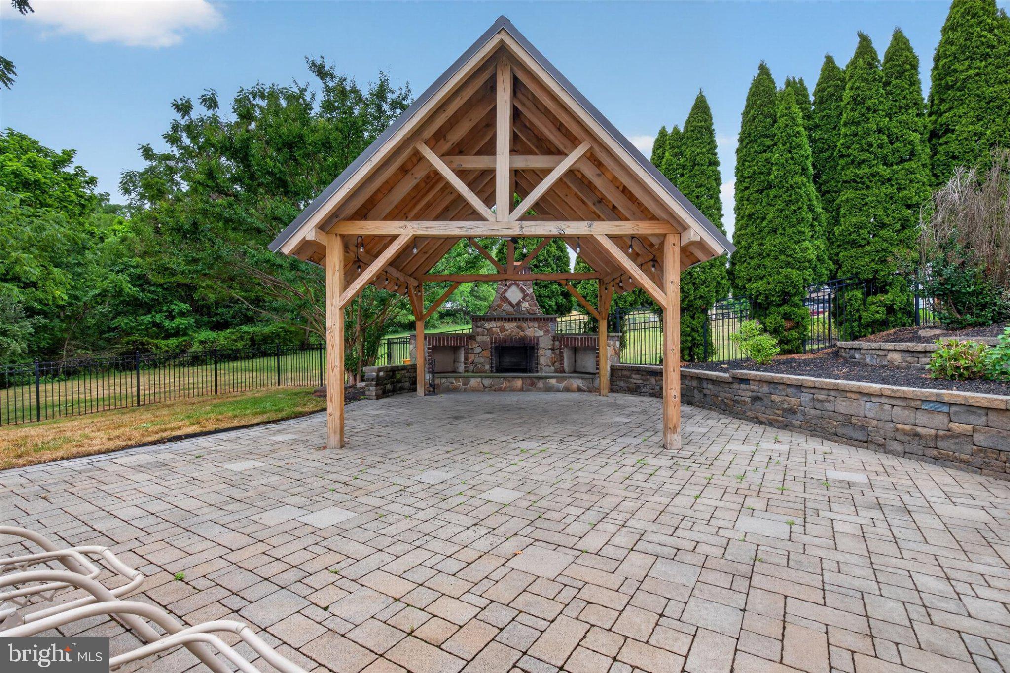 DEAVEN WOODS - Residential