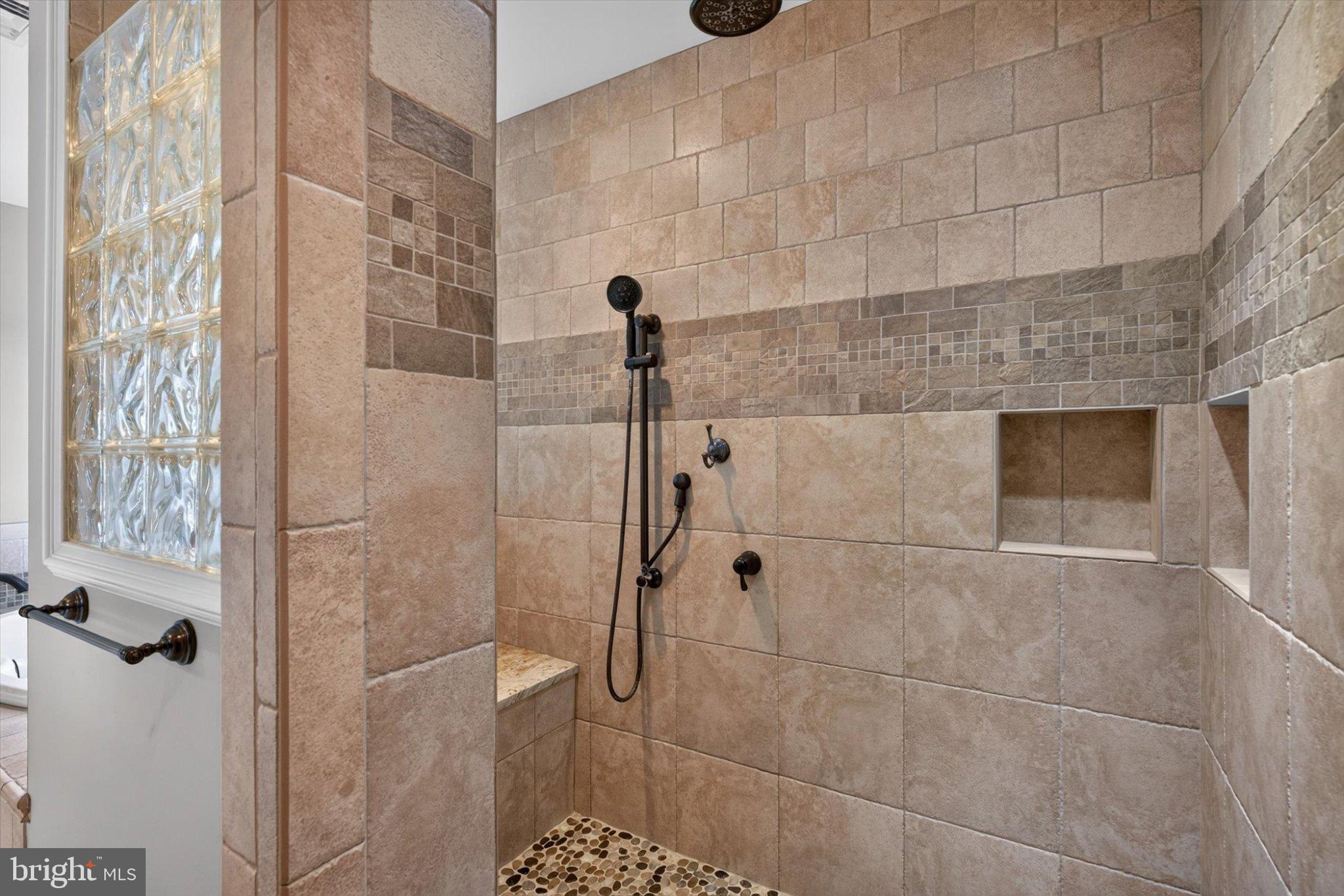 DEAVEN WOODS - Residential