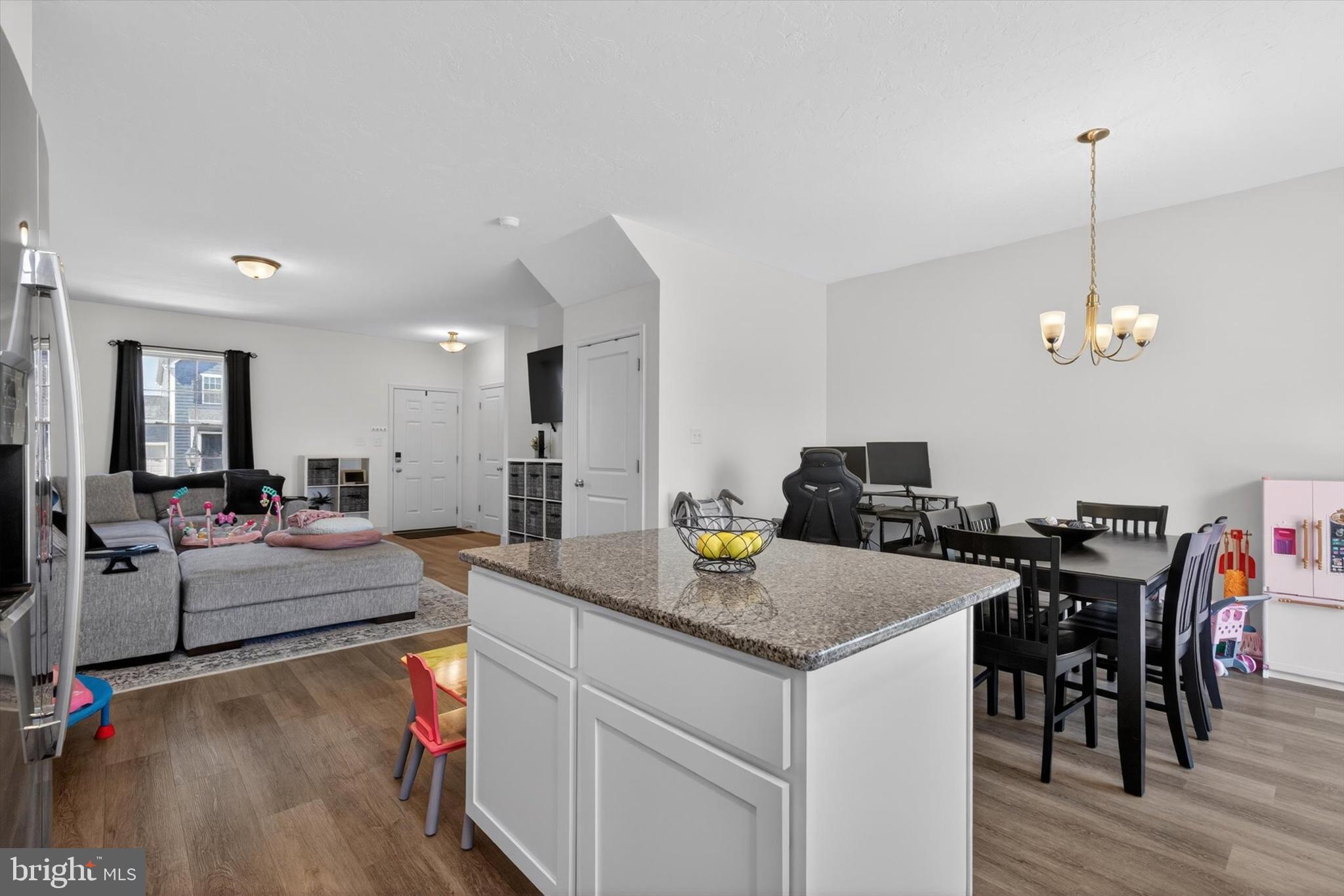 KINGS COURT AT BROWNSTONE - Residential