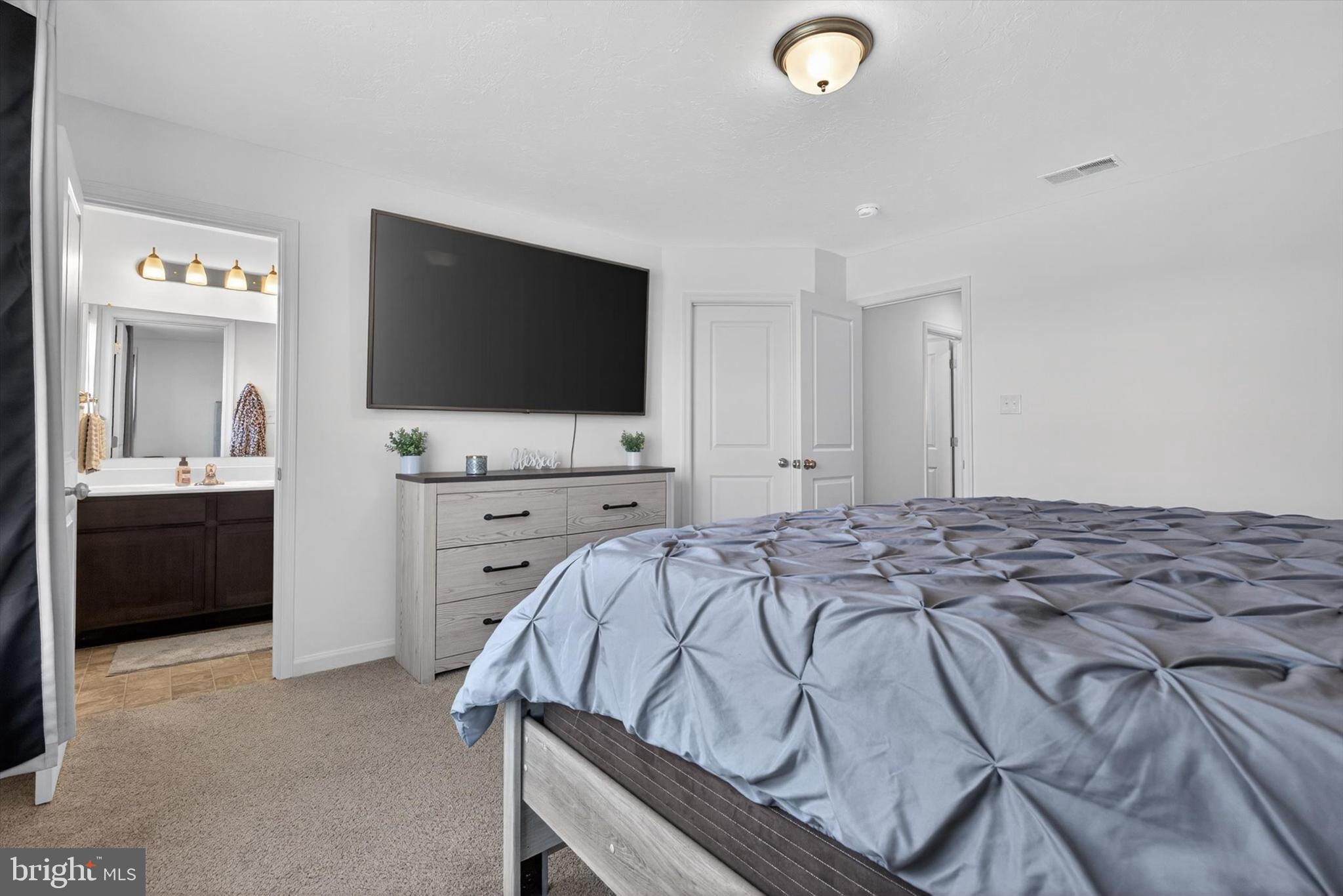KINGS COURT AT BROWNSTONE - Residential