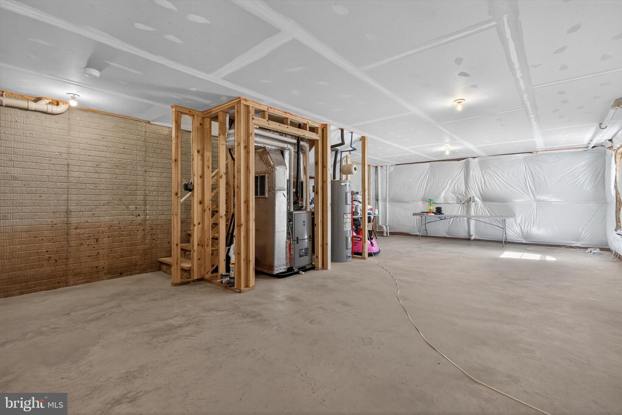 KINGS COURT AT BROWNSTONE - Residential
