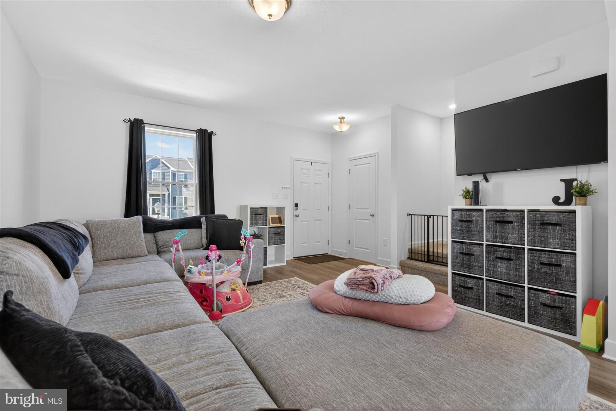 KINGS COURT AT BROWNSTONE - Residential