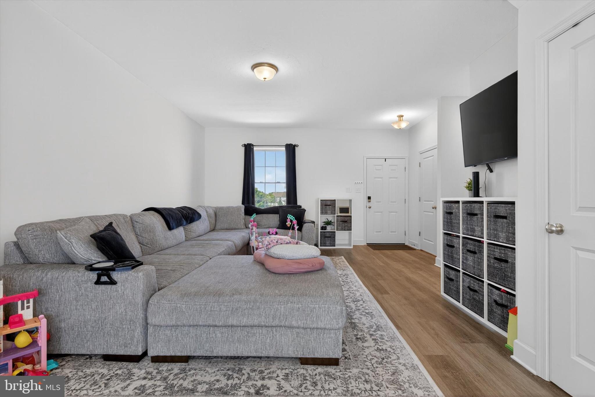 KINGS COURT AT BROWNSTONE - Residential
