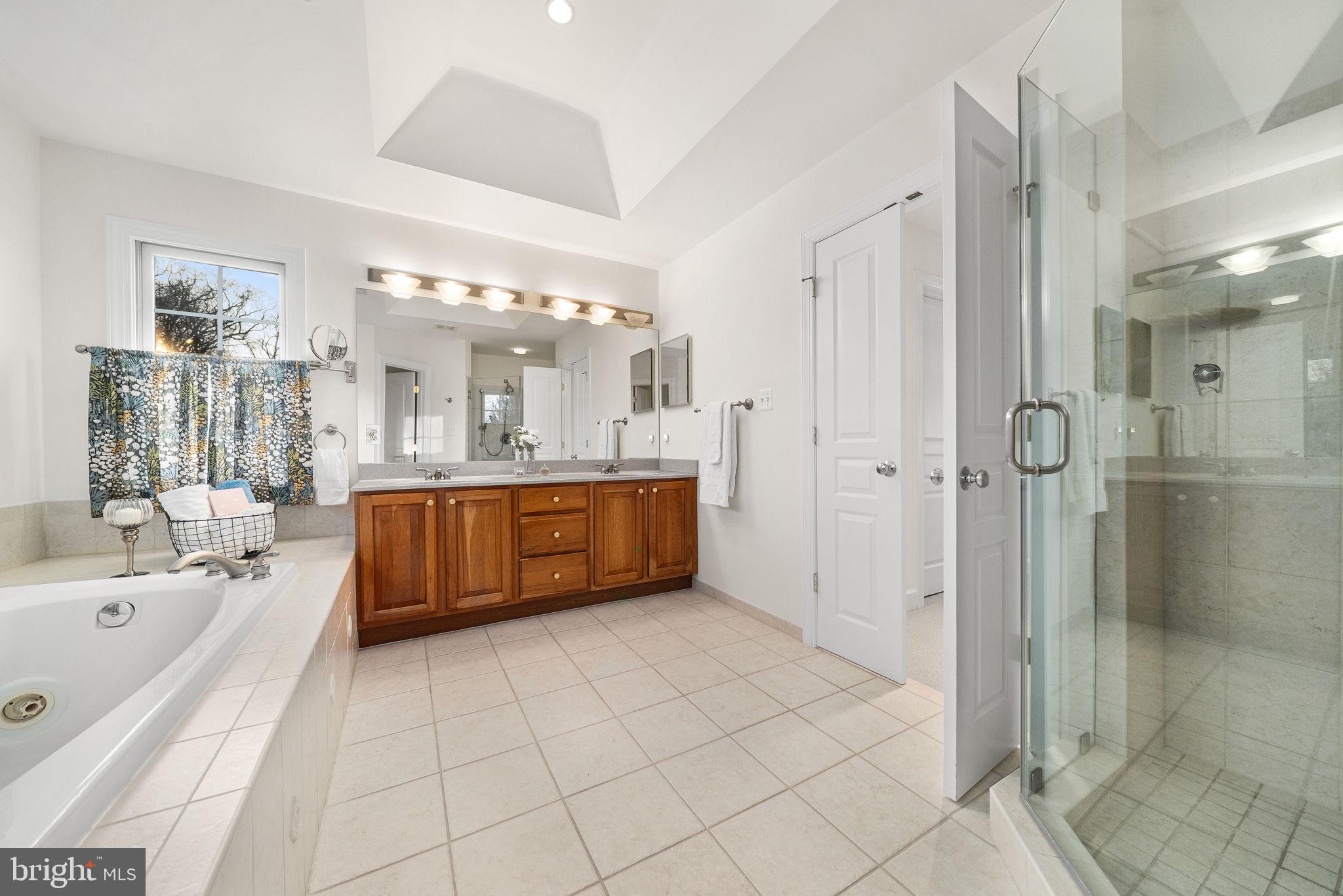 BERKSHIRE OAKWOOD - Residential