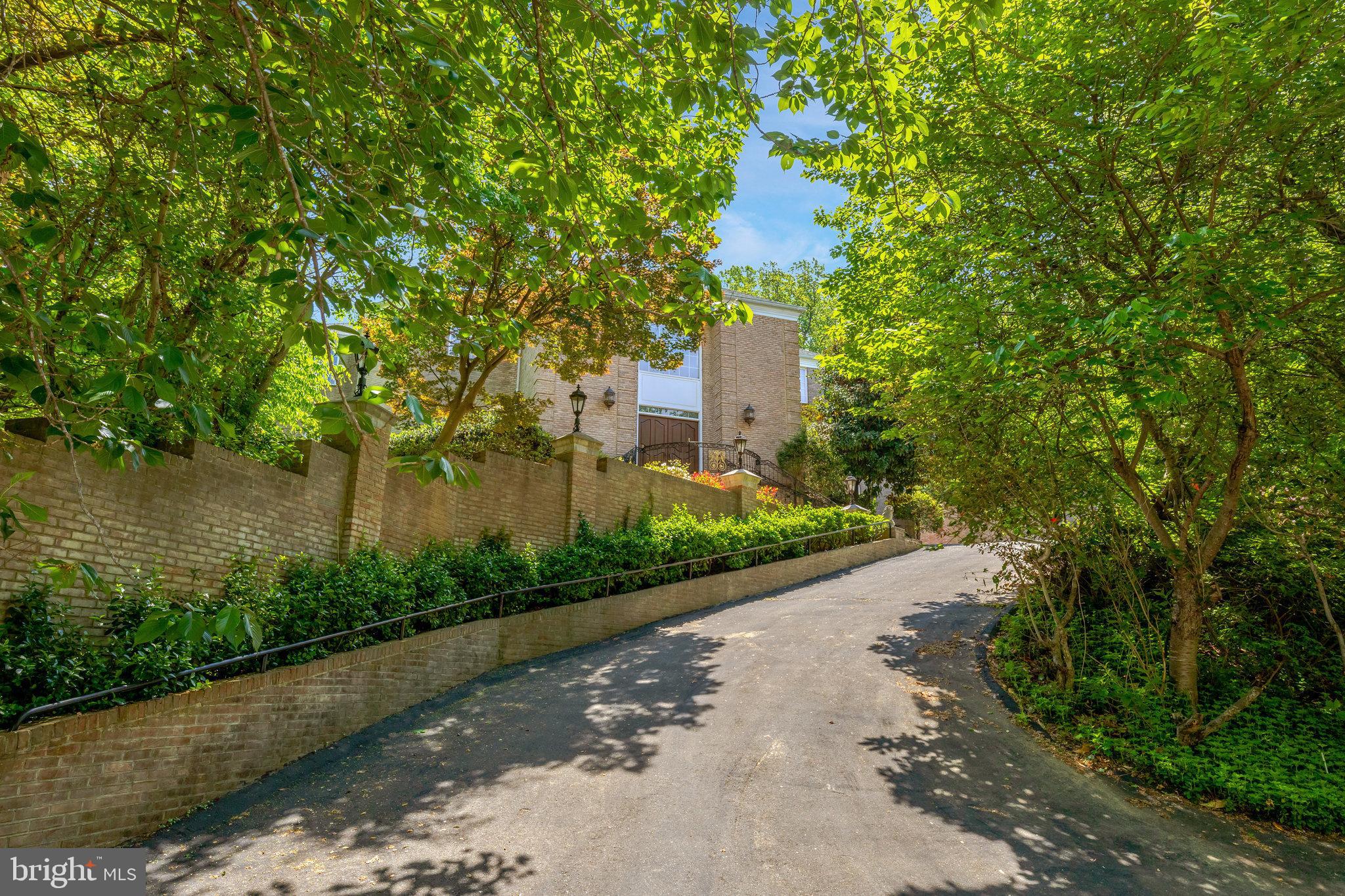 RIVER OAKS - Residential