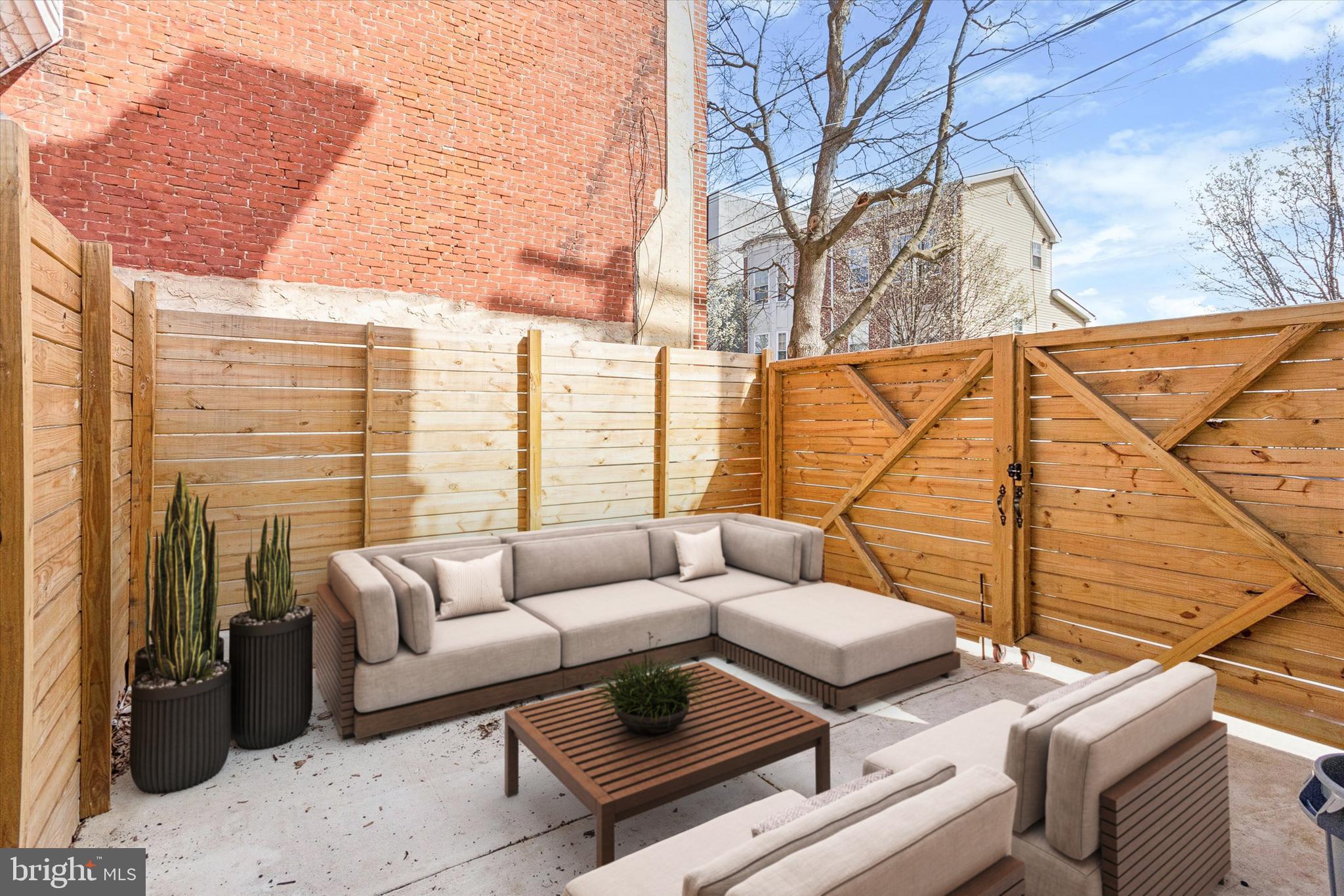LUDLOW - Residential