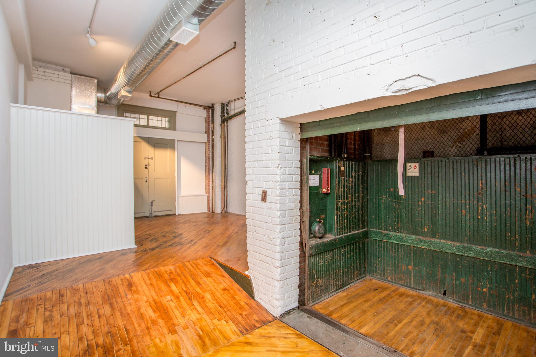 OLD CITY - Commercial Sale