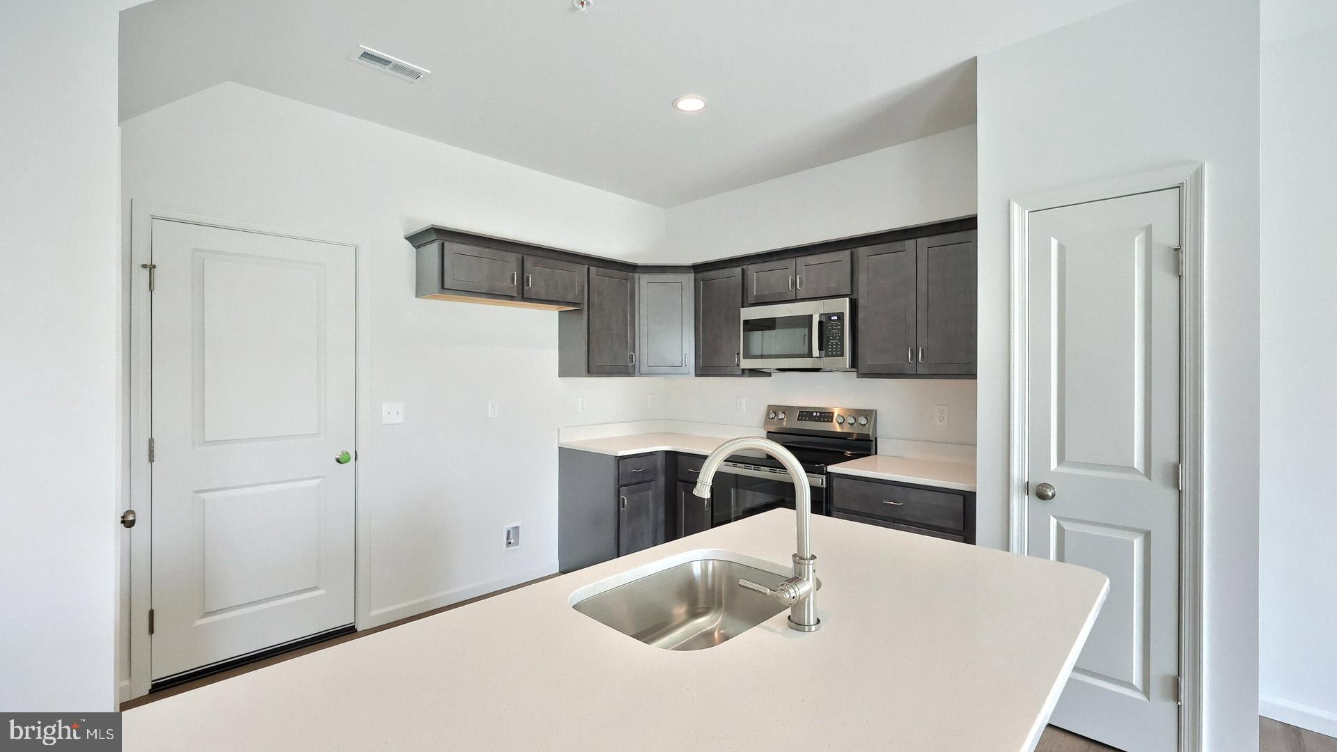 THE TOWNES AT BRIAR CREEK - Residential