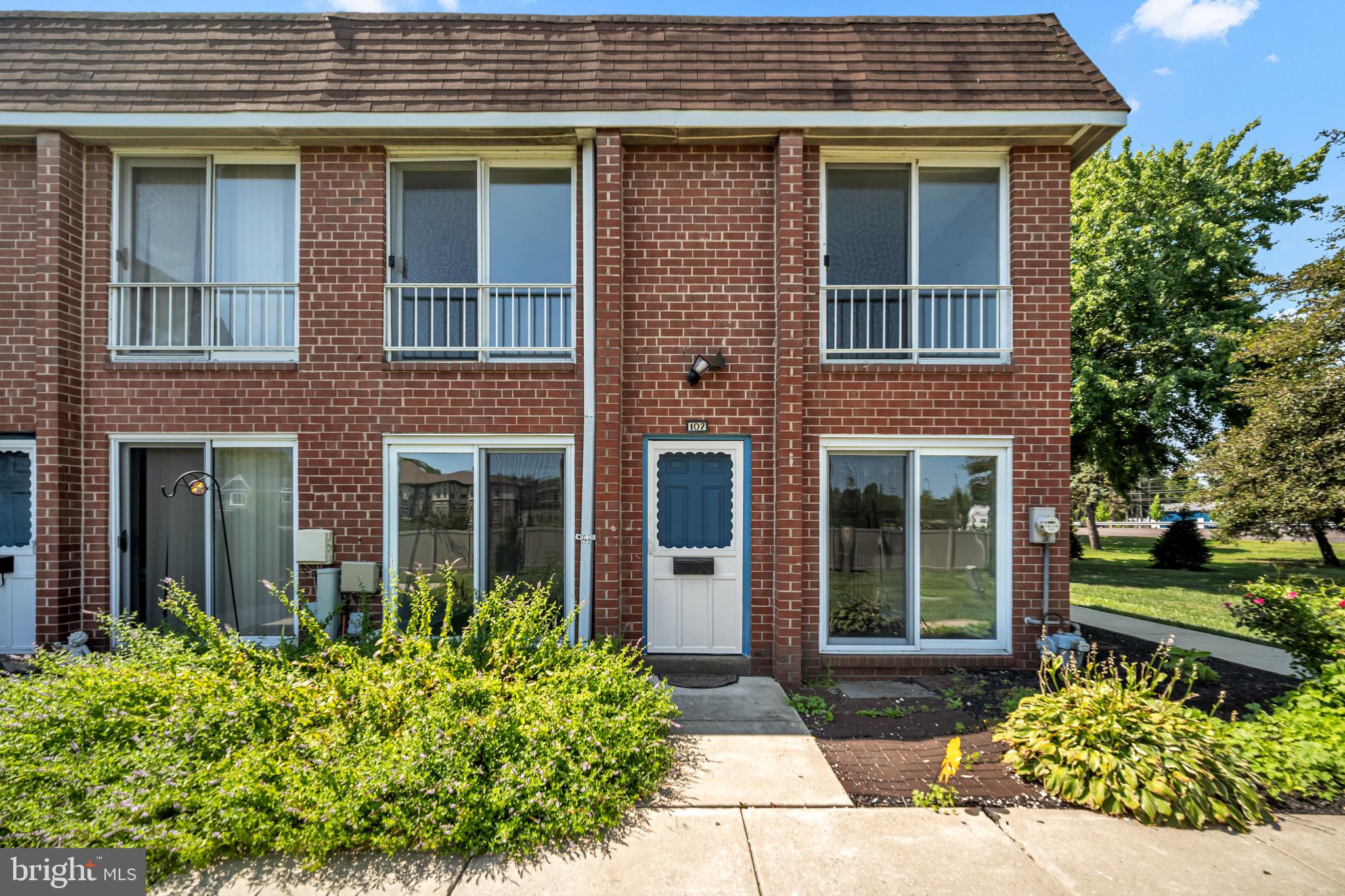 YORKTOWN - Residential