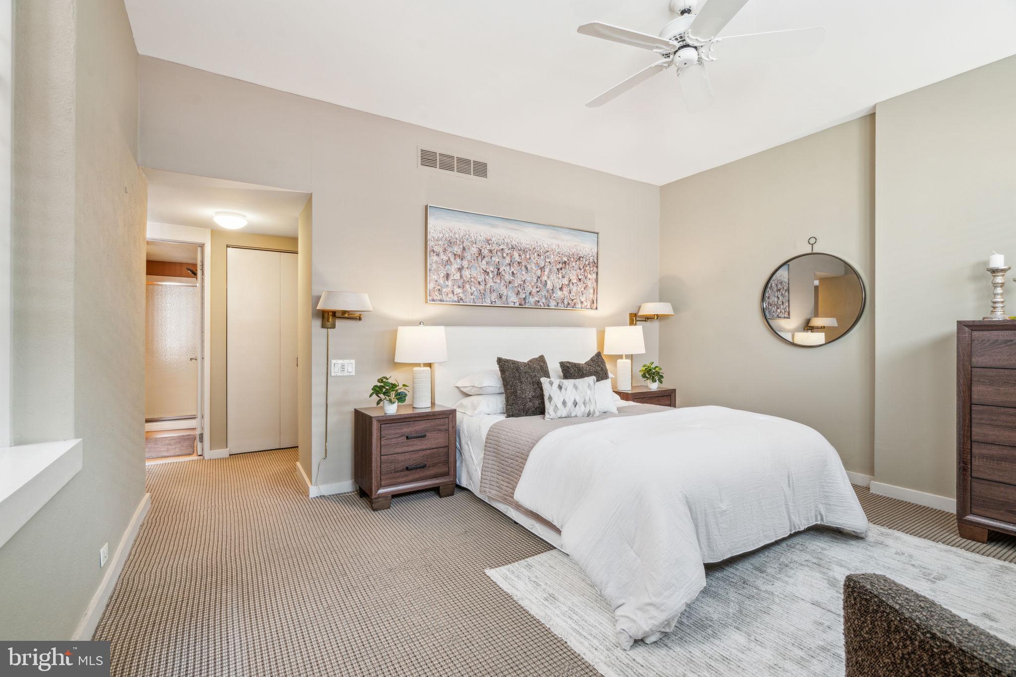 QUEEN VILLAGE - Residential