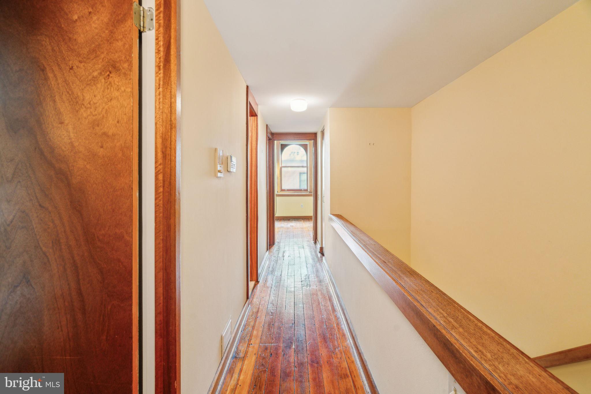 QUEEN VILLAGE - Residential