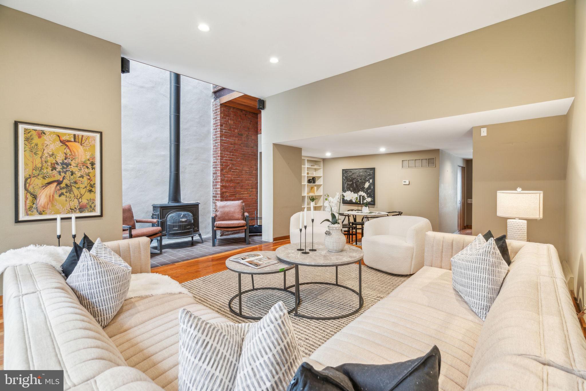 QUEEN VILLAGE - Residential