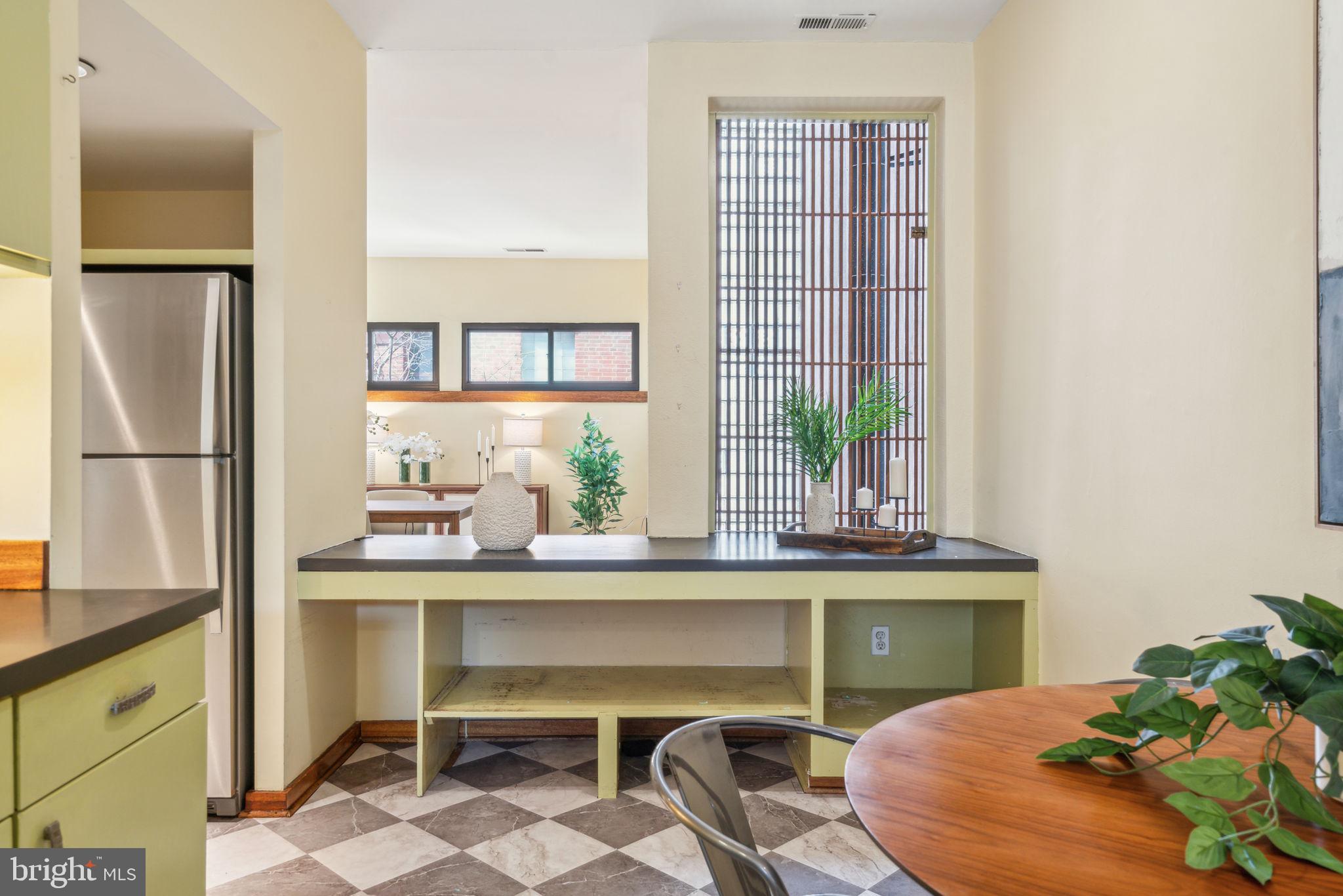QUEEN VILLAGE - Residential