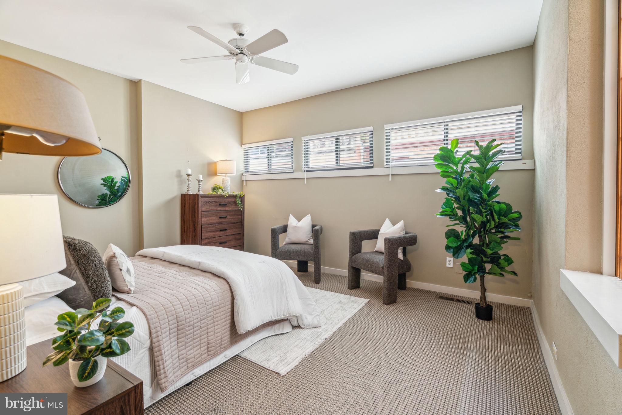 QUEEN VILLAGE - Residential