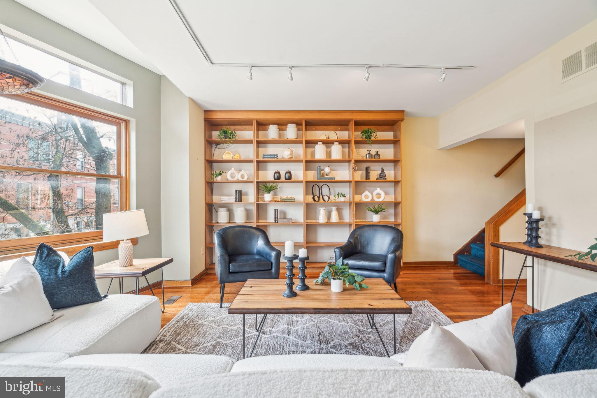 QUEEN VILLAGE - Residential