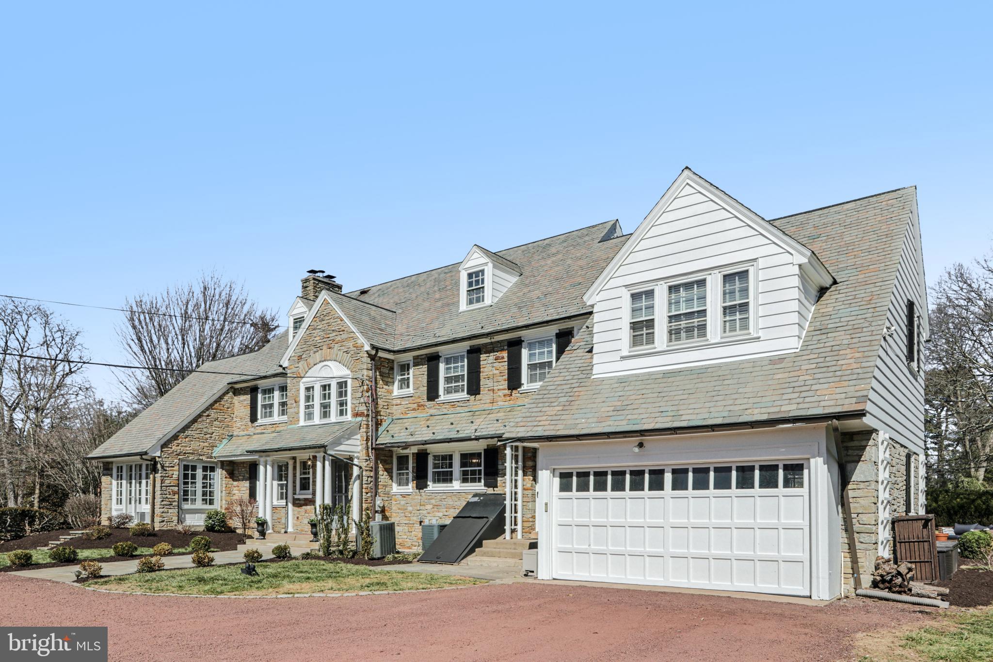 DELAVUE MANOR - Residential