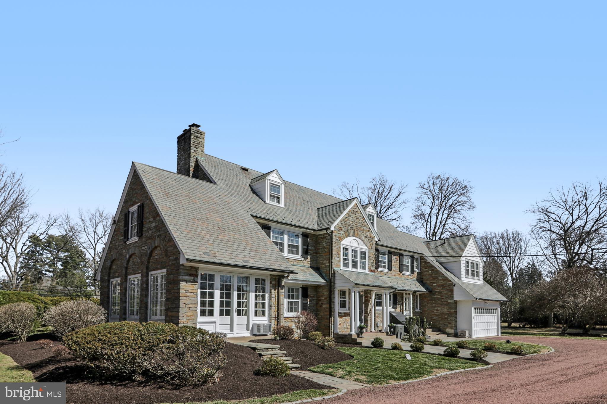 DELAVUE MANOR - Residential