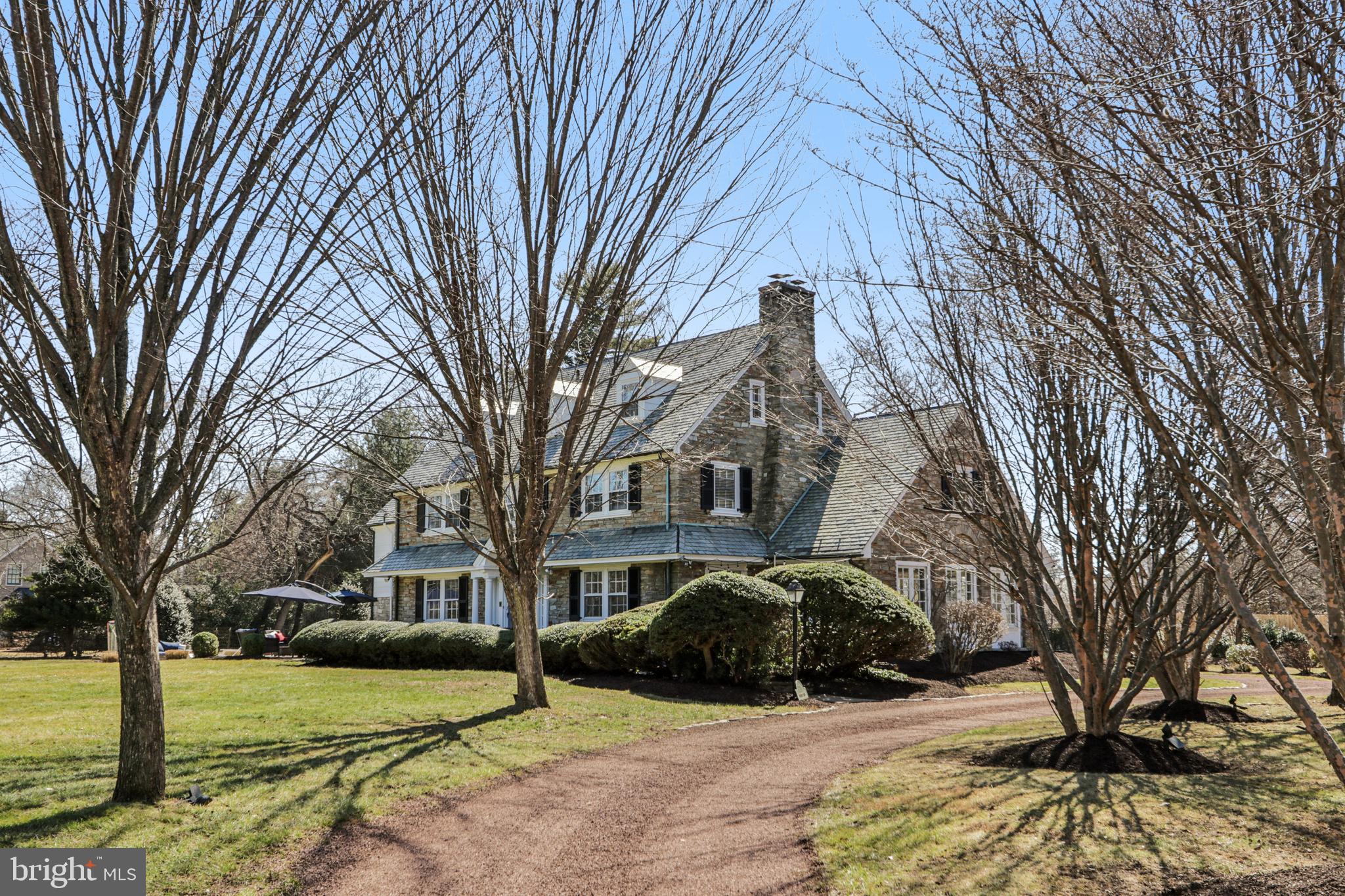 DELAVUE MANOR - Residential