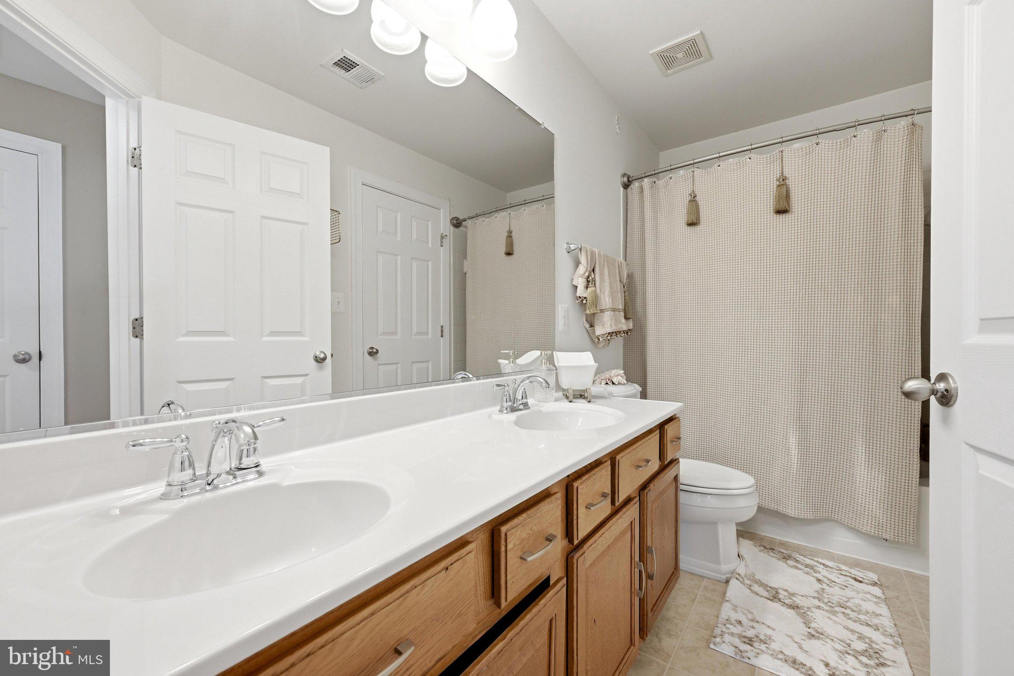 EAGLES POINTE - Residential