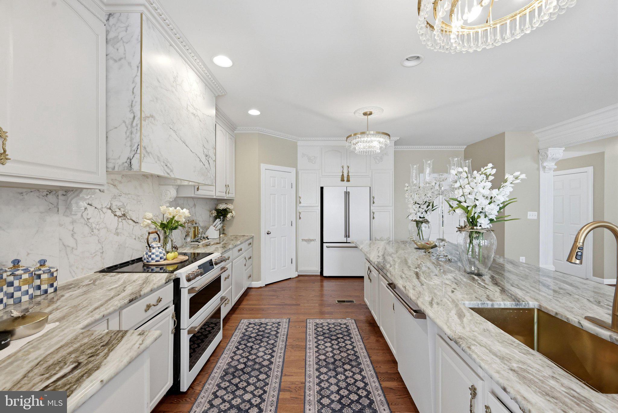 EAGLES POINTE - Residential