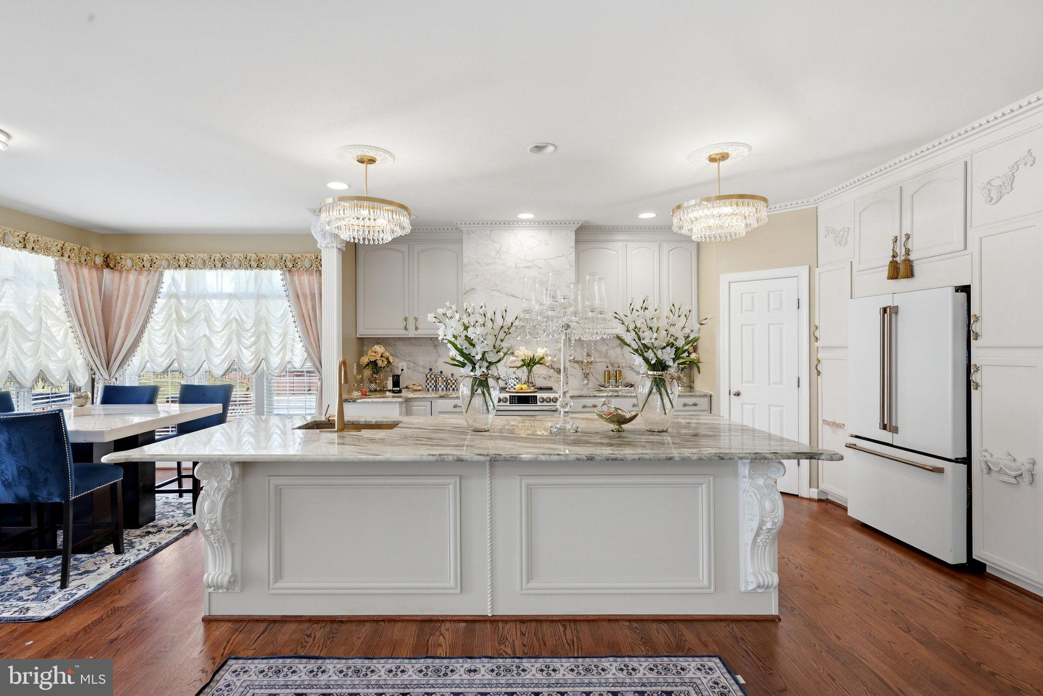 EAGLES POINTE - Residential