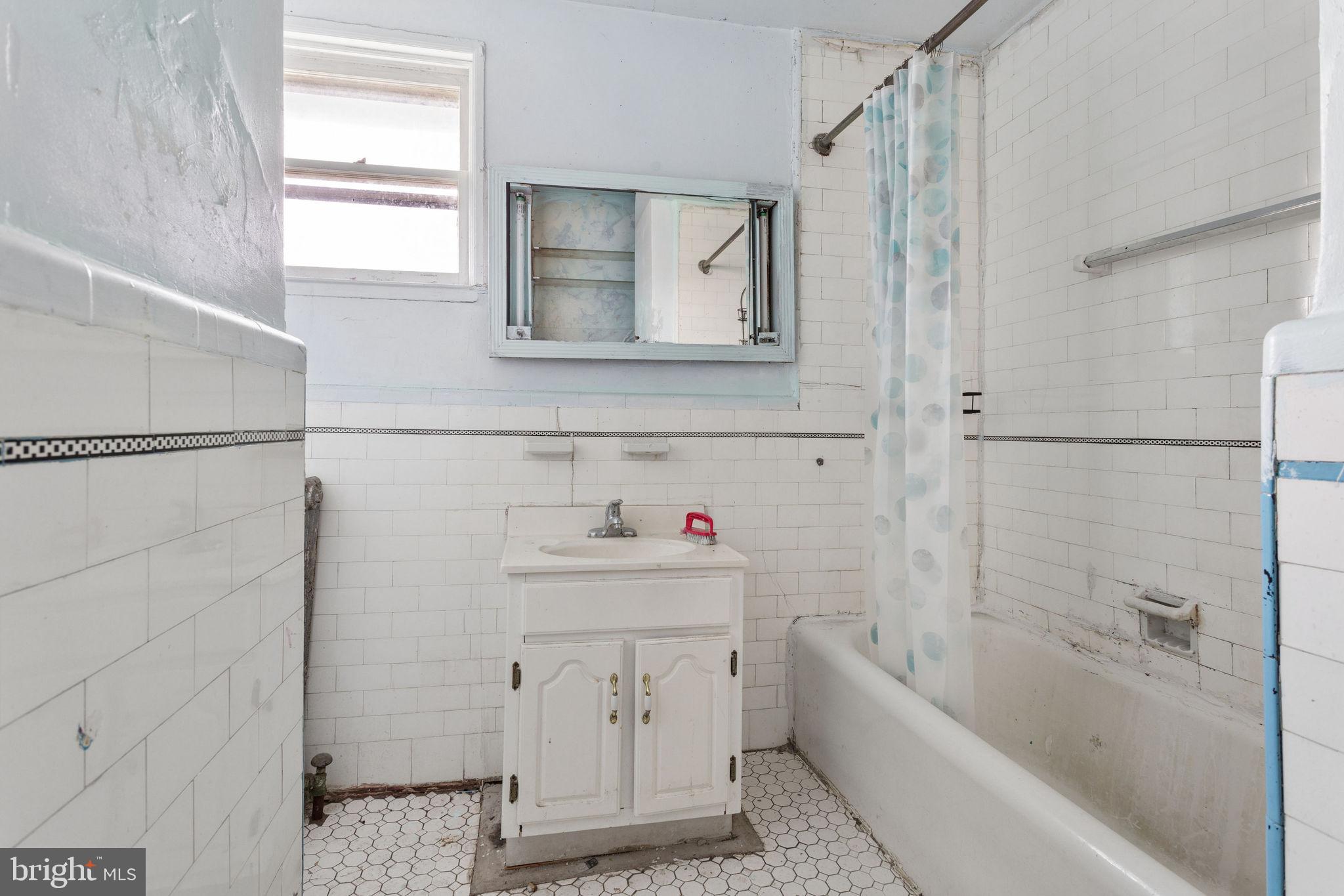 LAWNCREST - Residential