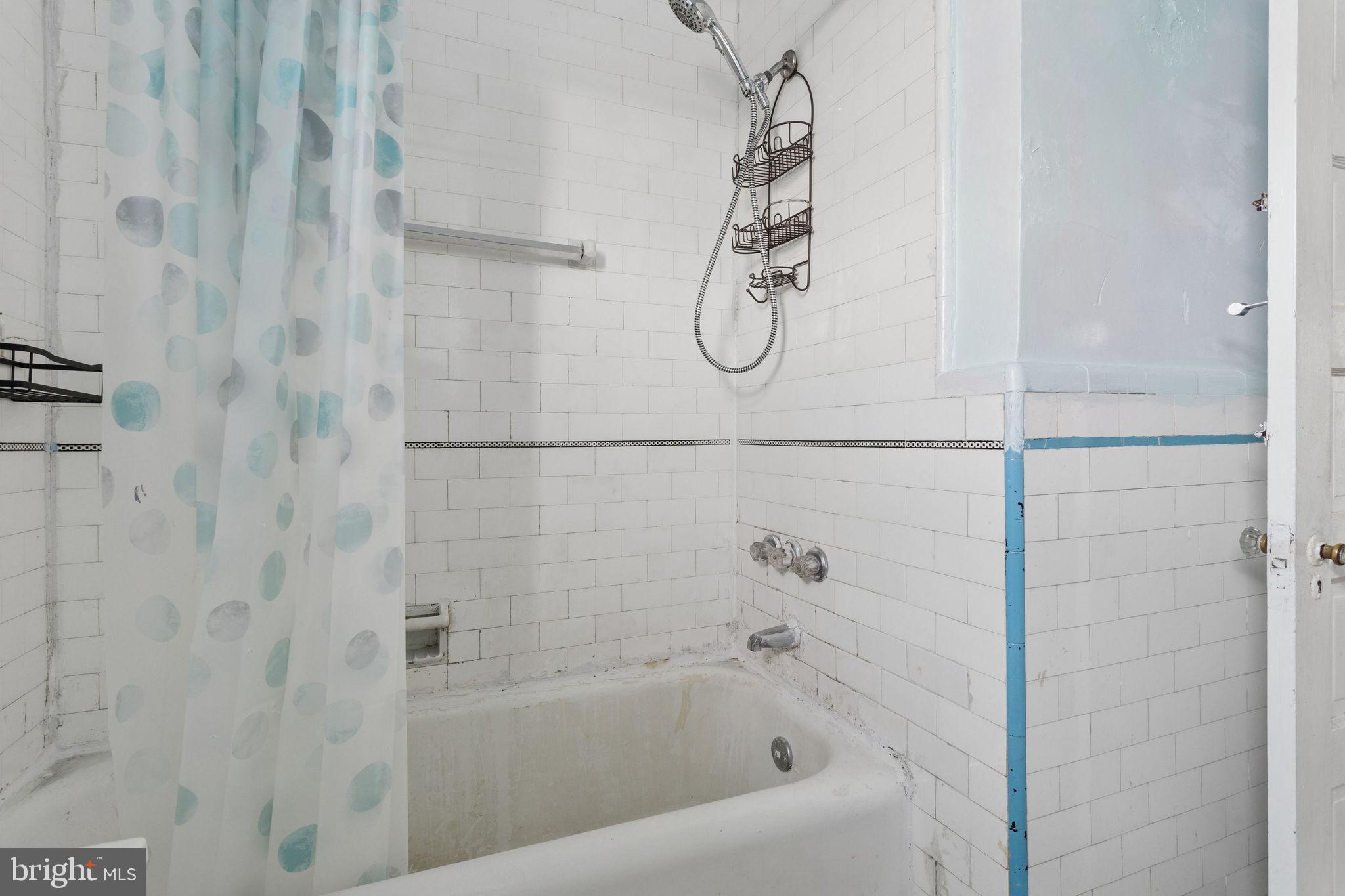 LAWNCREST - Residential