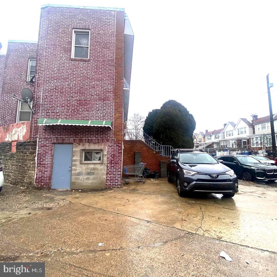 LAWNCREST - Residential