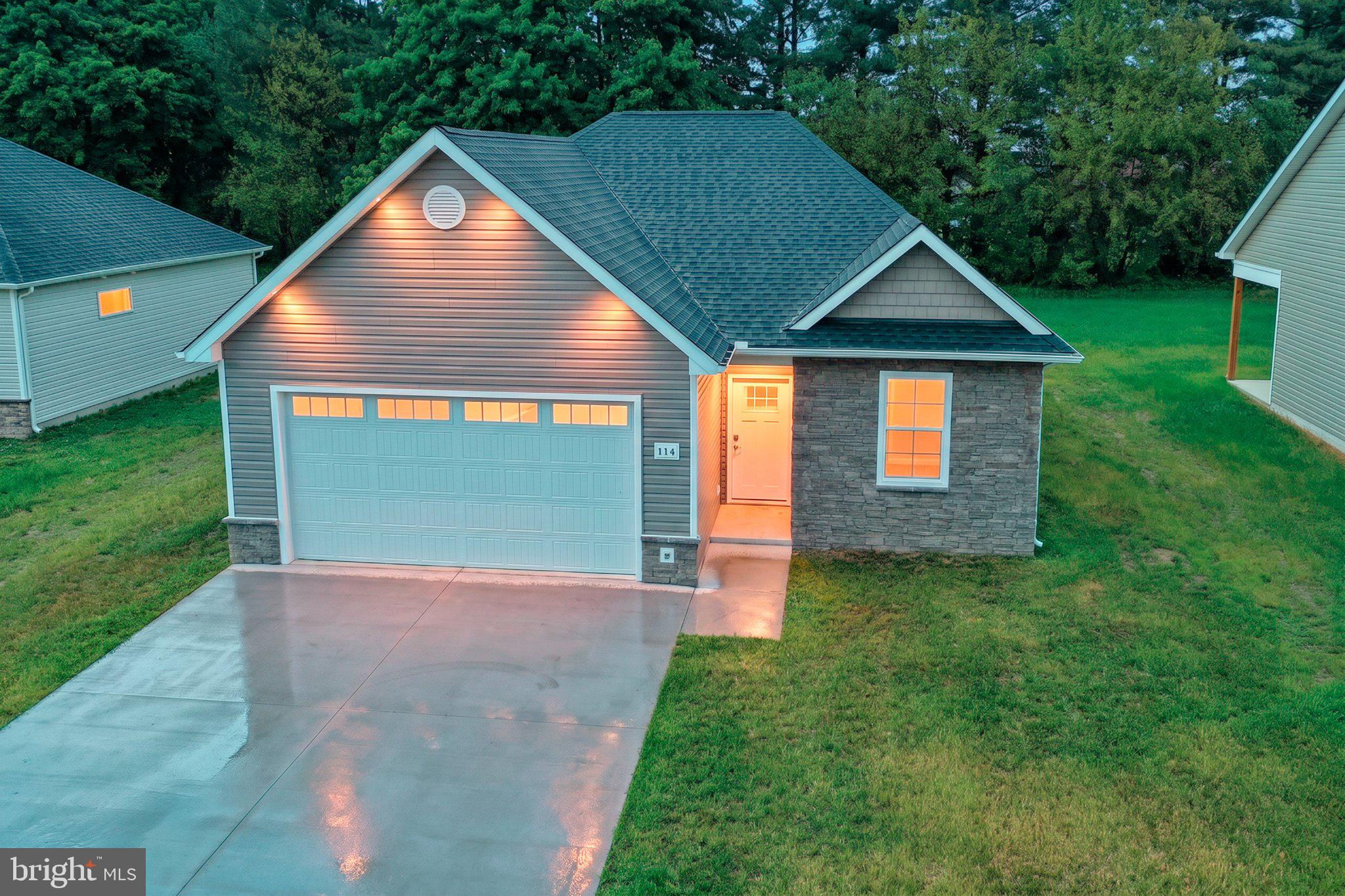 NEW CONSRUCTION. 2 BEDROOM 2 BATH RANCHER LOADED WITH UPGRADES. PICTURES ARE FROM PREVIOUS MODEL BUT FINISHES STILL THE SAME JUST DIFFRENT COLORS. COME SEE FOR YOURSELF. LOADED WITH UPGRADES.  WHY BUILD WHEN YOU CAN JUST MOVE IN. UPGRADED LIGHTING PACKAGE, TRAY CEILING, CUSTOME 2 COLOR PAINT, UPGRADED TRIM, THE LIST JUST GOES AND GOES.
