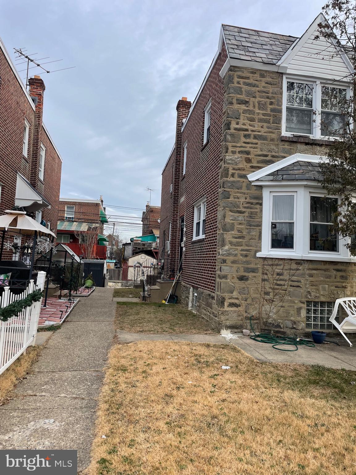 Welcome to this beautiful 3-bedroom, 1.5-bathroom twin house featuring a finished basement with a powder room, offering great additional living space. Enjoy the nice front yard, perfect for relaxing or gardening. A well-maintained home with charm and functionality—ideal for comfortable living.