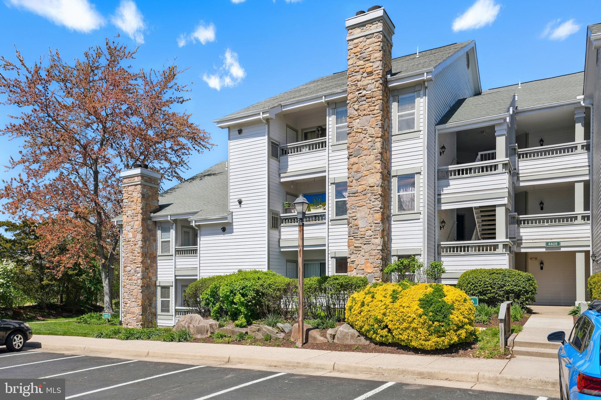 Welcome to Stonecroft – Your Serene Retreat in the Heart of Fairfax!

Discover the charm and convenience of Stonecroft, a peaceful condo community located just steps from Fair Lakes Shopping Center. Enjoy effortless commuting with excellent nearby transportation options, all while surrounded by resort-style amenities. Residents have access to a well-equipped gym, sparkling pool  and racquetball courts, and a beautifully appointed clubhouse with party and conference rooms.

This inviting 1-bedroom, 1-bathroom condo offers the perfect blend of comfort and style. Step inside to find rich hardwood floors in the living area, complemented by elegant plantation shutters and a cozy gas fireplace. The private balcony provides a quiet retreat, ideal for morning coffee or evening relaxation.

Additional highlights include:
HVAC system replaced in 2021
Water heater replaced in 2022
Fresh paint and updated fixtures throughout
Full-size washer and dryer in unit
Private parking spot with convenient access to your home

Don’t miss the opportunity to experience easy living in one of Fairfax’s most desirable communities. Come see what makes Stonecroft so special!