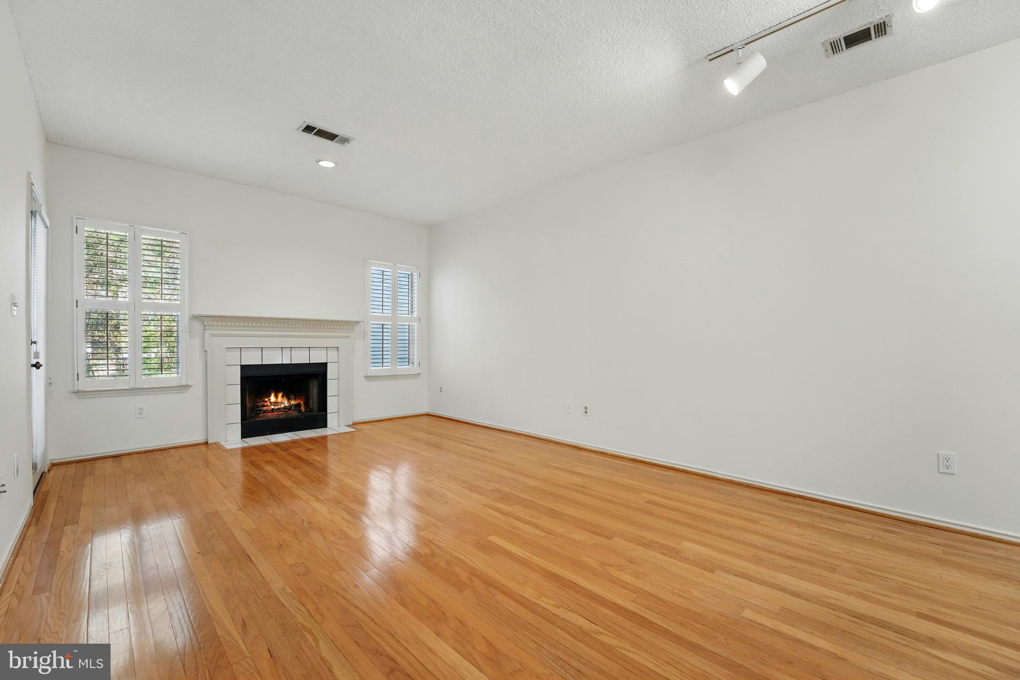 STONECROFT CONDO - Residential