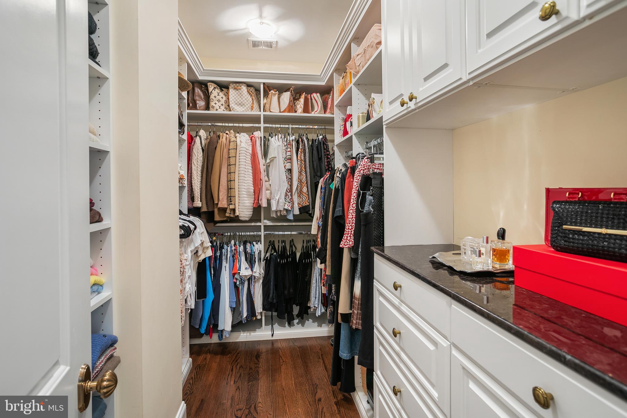 FOREST HILLS - Residential