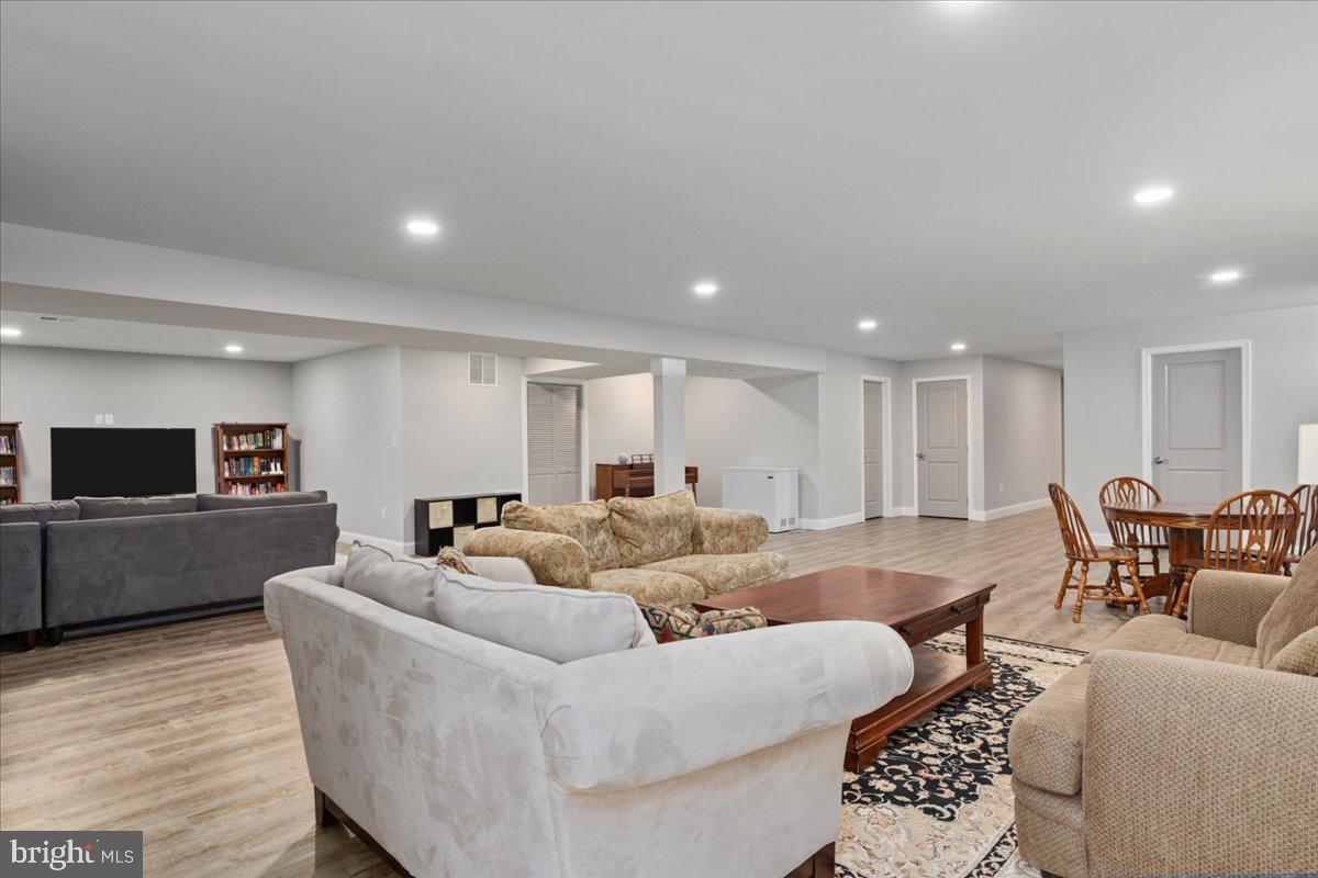 SEVEN HILLS - Residential
