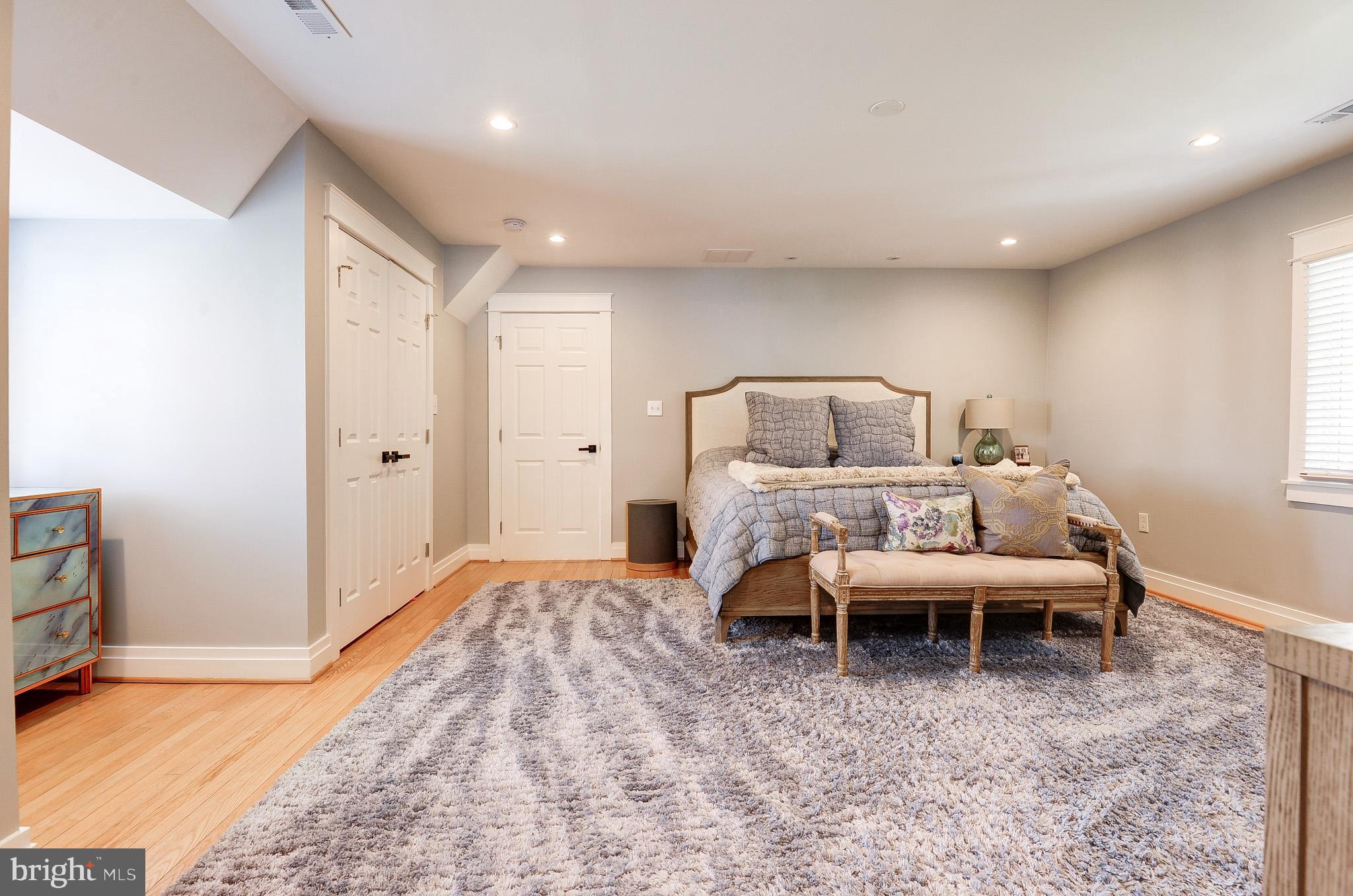 COLLEGE PARK - Residential